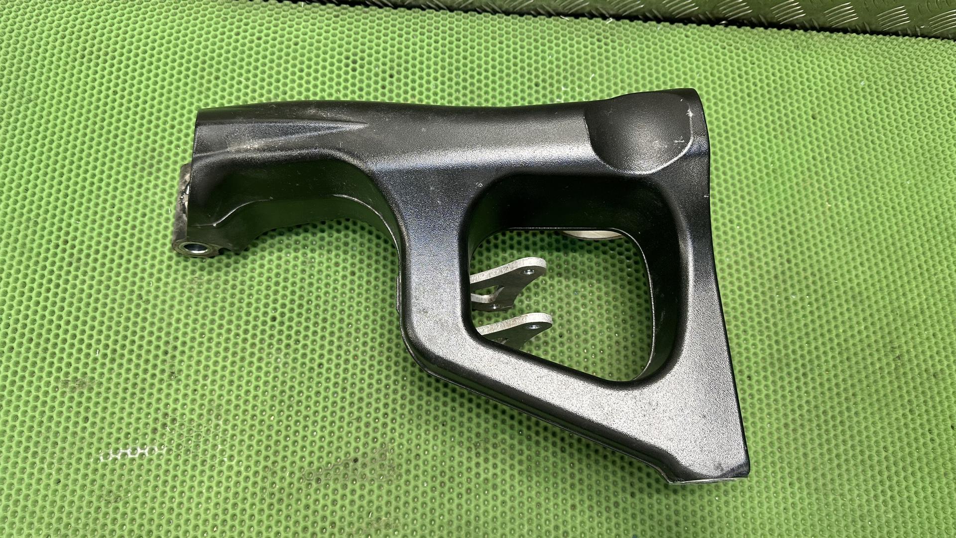 Качающийся рычаг заднего колеса Schwarz 33178528490