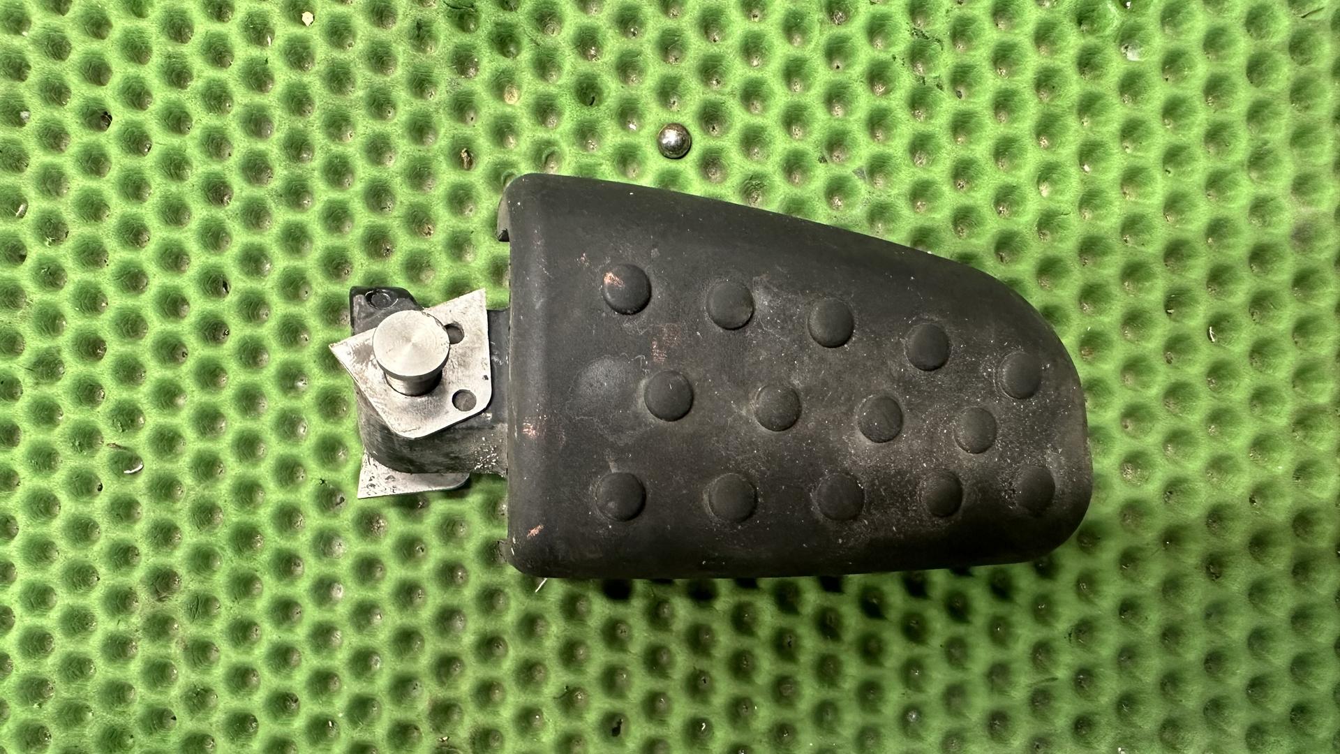 Подножка пассажира правая задняя K1600GTL (13-17) 46718549353