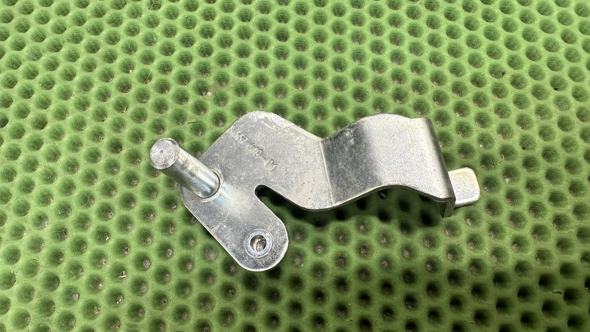 Кронштейн дополнительной фары Л 46638557419