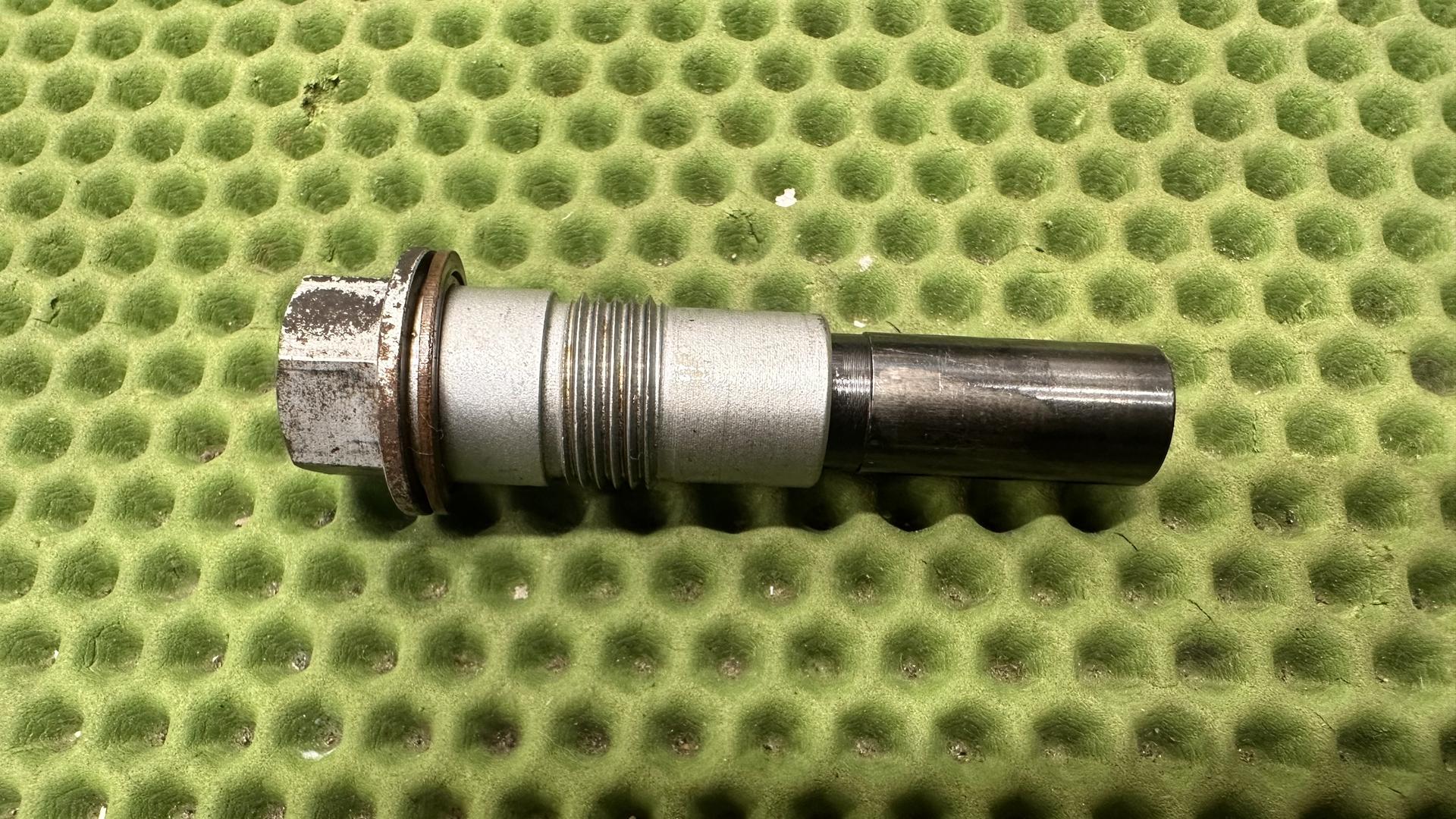 Натяжитель цепи правый R1200 сухой дорест. 11311340742