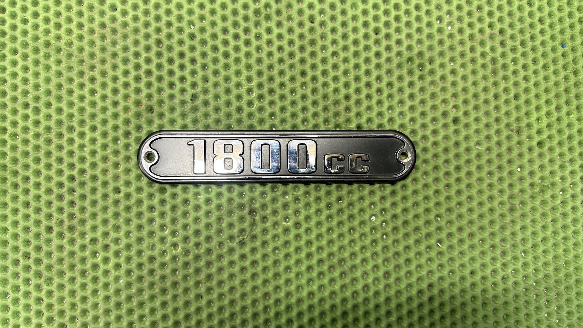 Эмблема 1800cc R18 11119443320