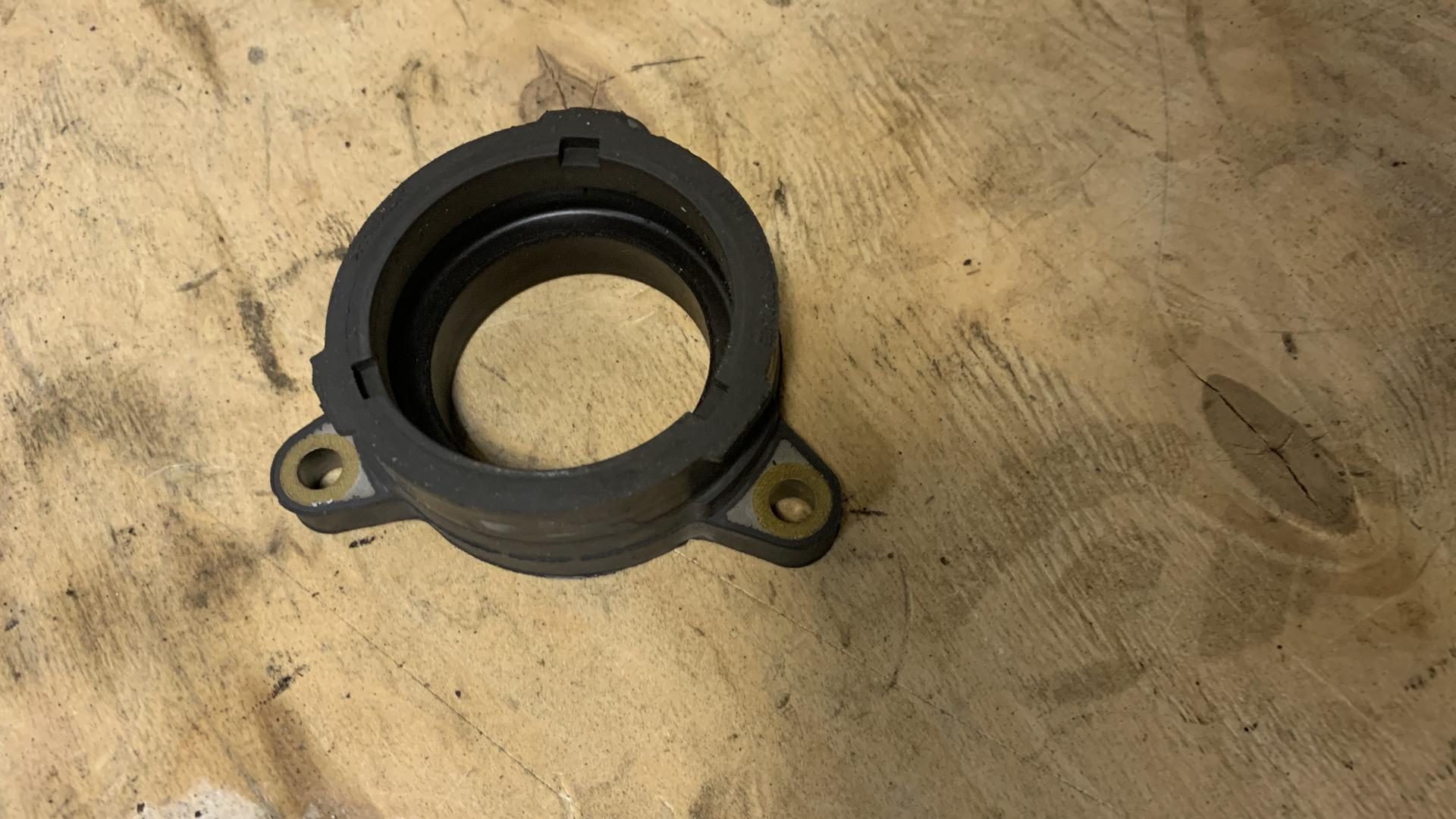 Манифолда (патрубок дросселя) 11617671092