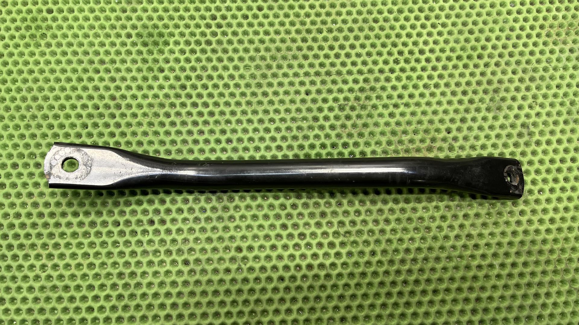 Растяжка рамы левая R1200ST K28 46517665337