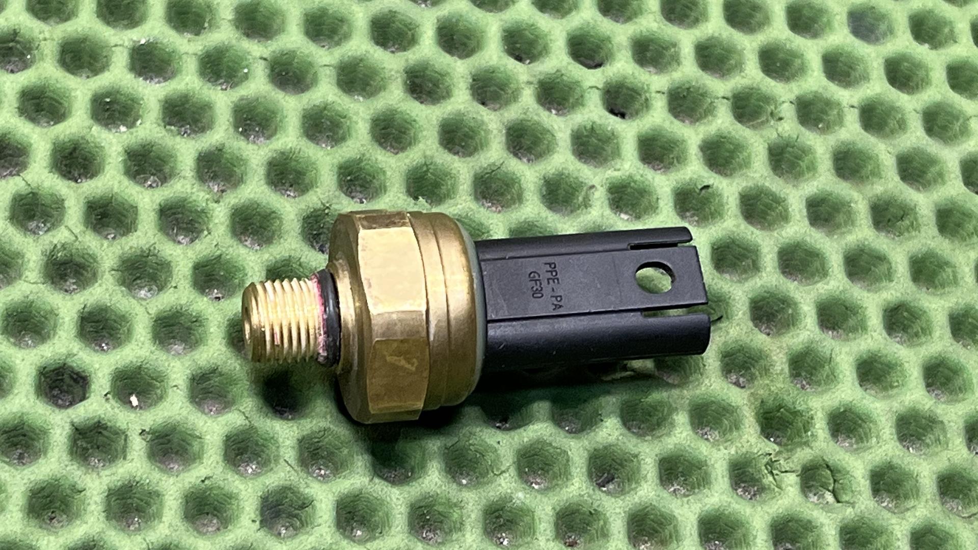 Датчик низкого давления 13537614317