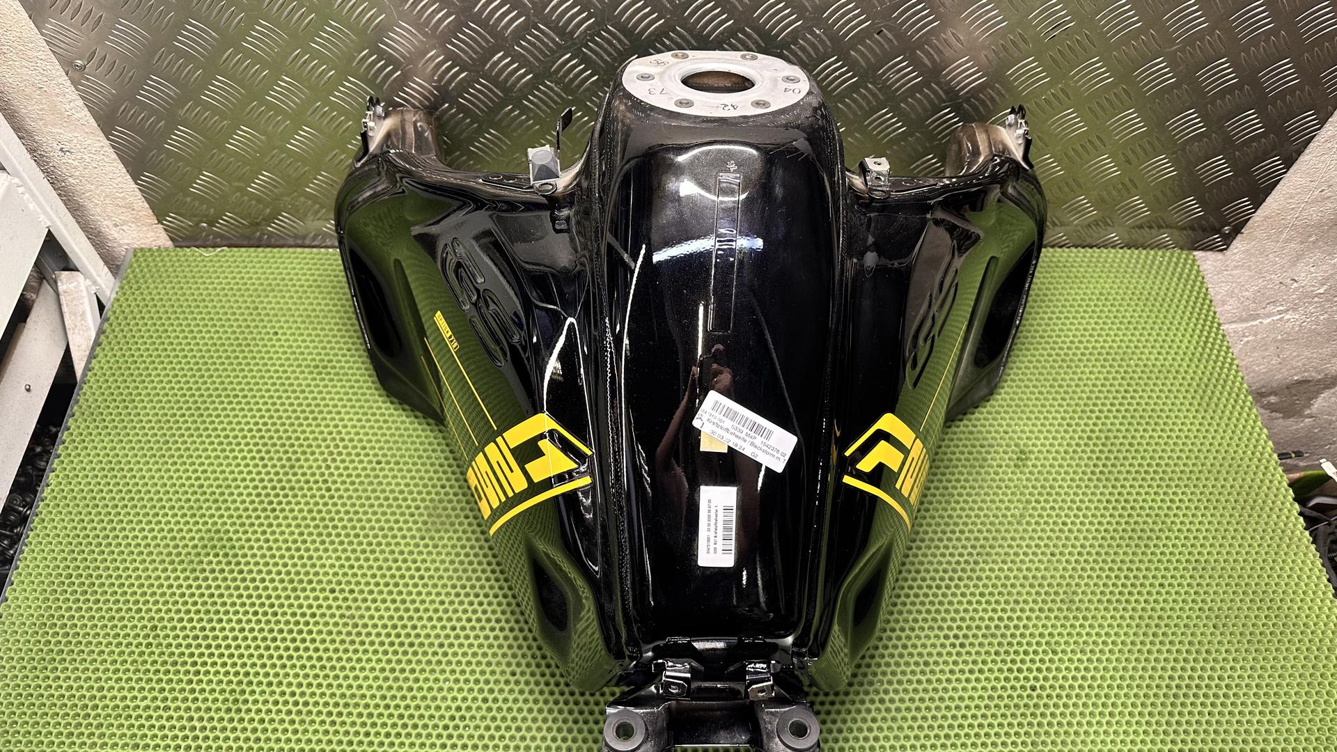 Топливный бак загрунтованный 16118536188