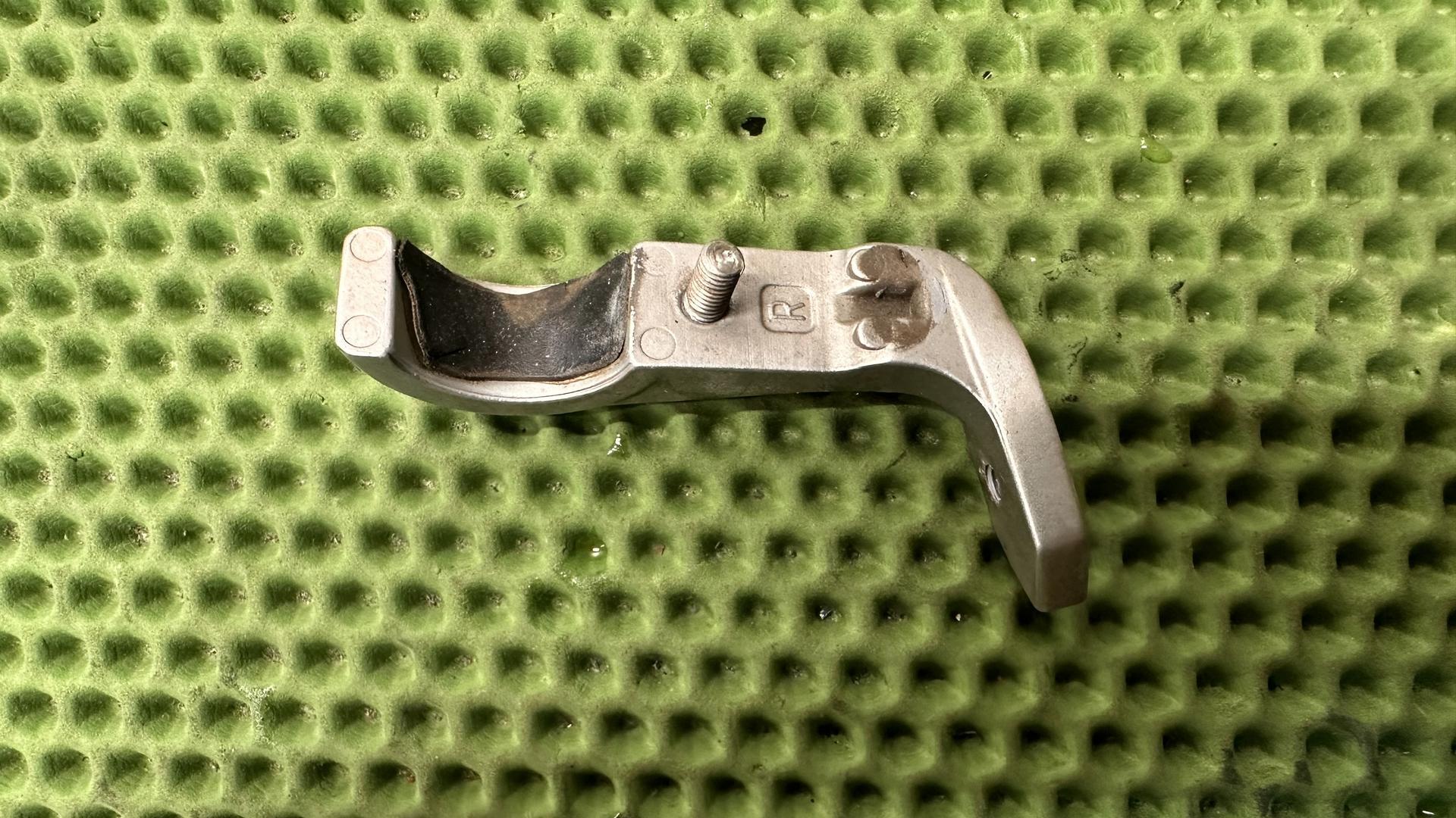 Крепление защиты рук правое R1200GS/GSA K25 рест. (07-13) 46637706796