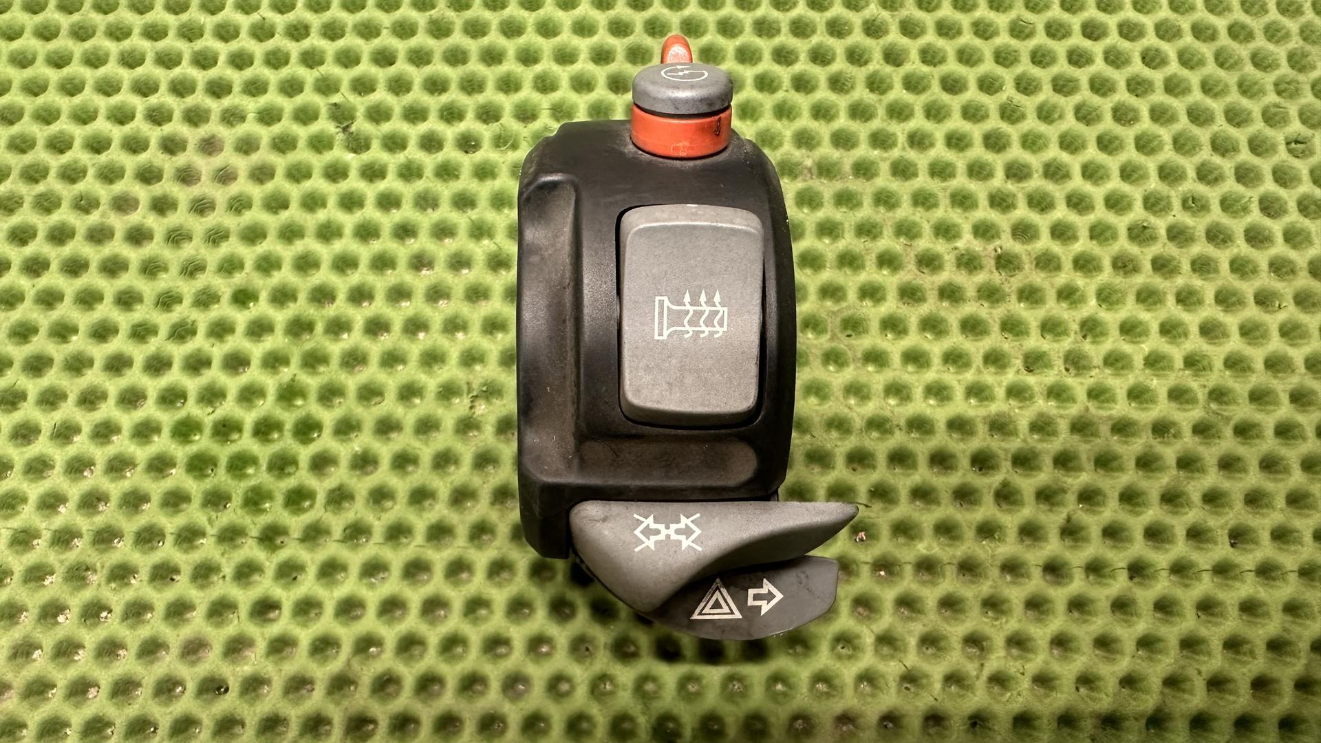 Комбинир.выключатель П обогрева ручки 61317694982