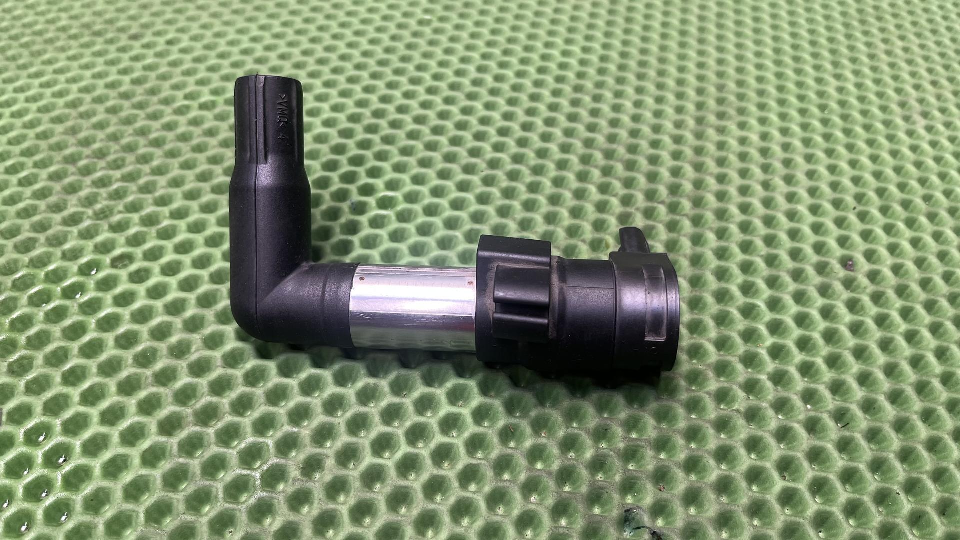 Угловая катушка зажигания Л 12138520173