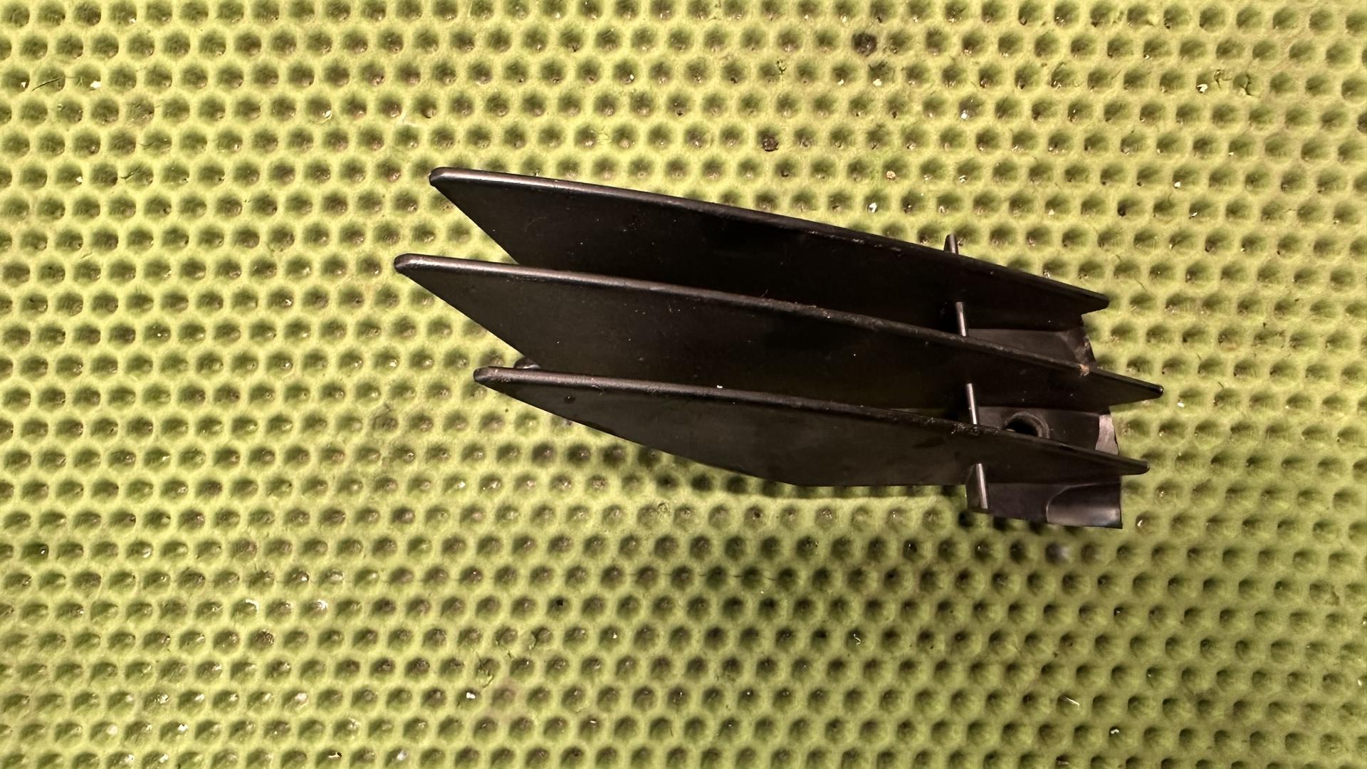 Решетка воздуховода радиатора правая R1200ST K28 46637688652