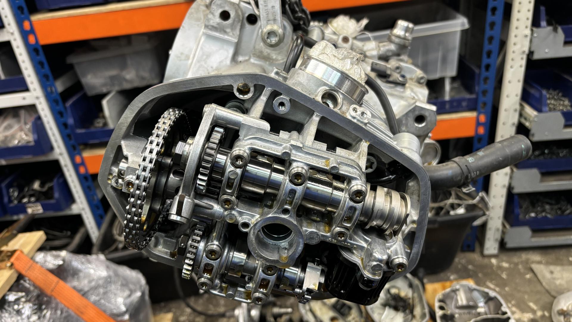 Двигатель A74B12M Silber 11008404182