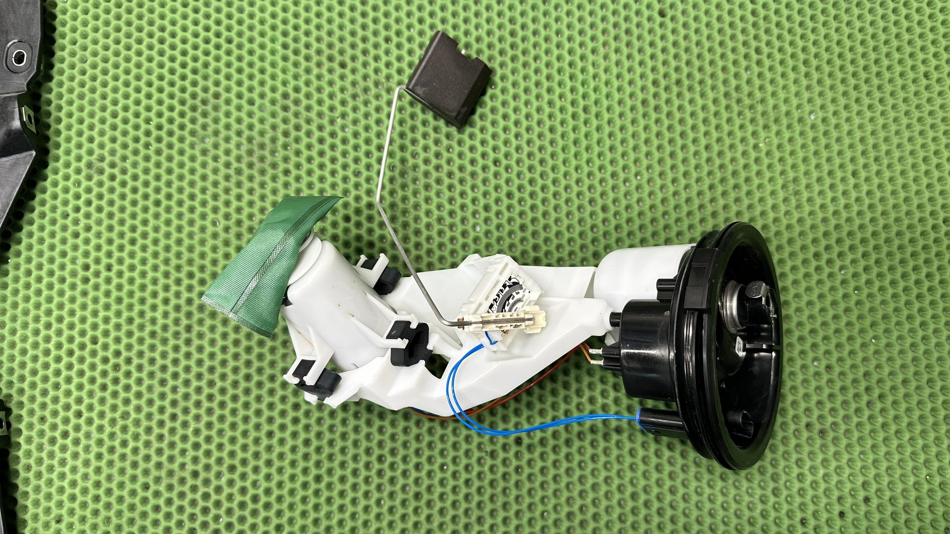 Узел топливного насоса без рыч.датчика 16148554921