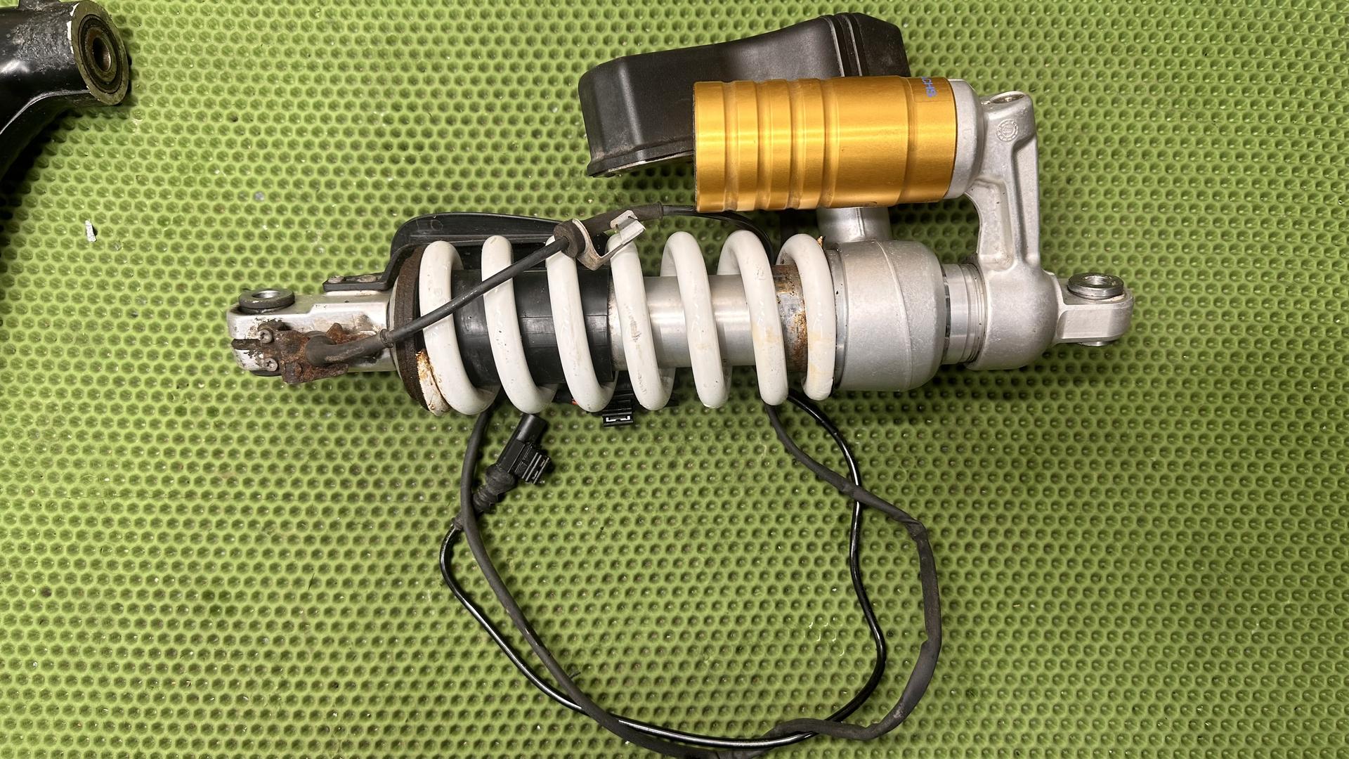 Амортизационная стойка Зд ESA 33548563285