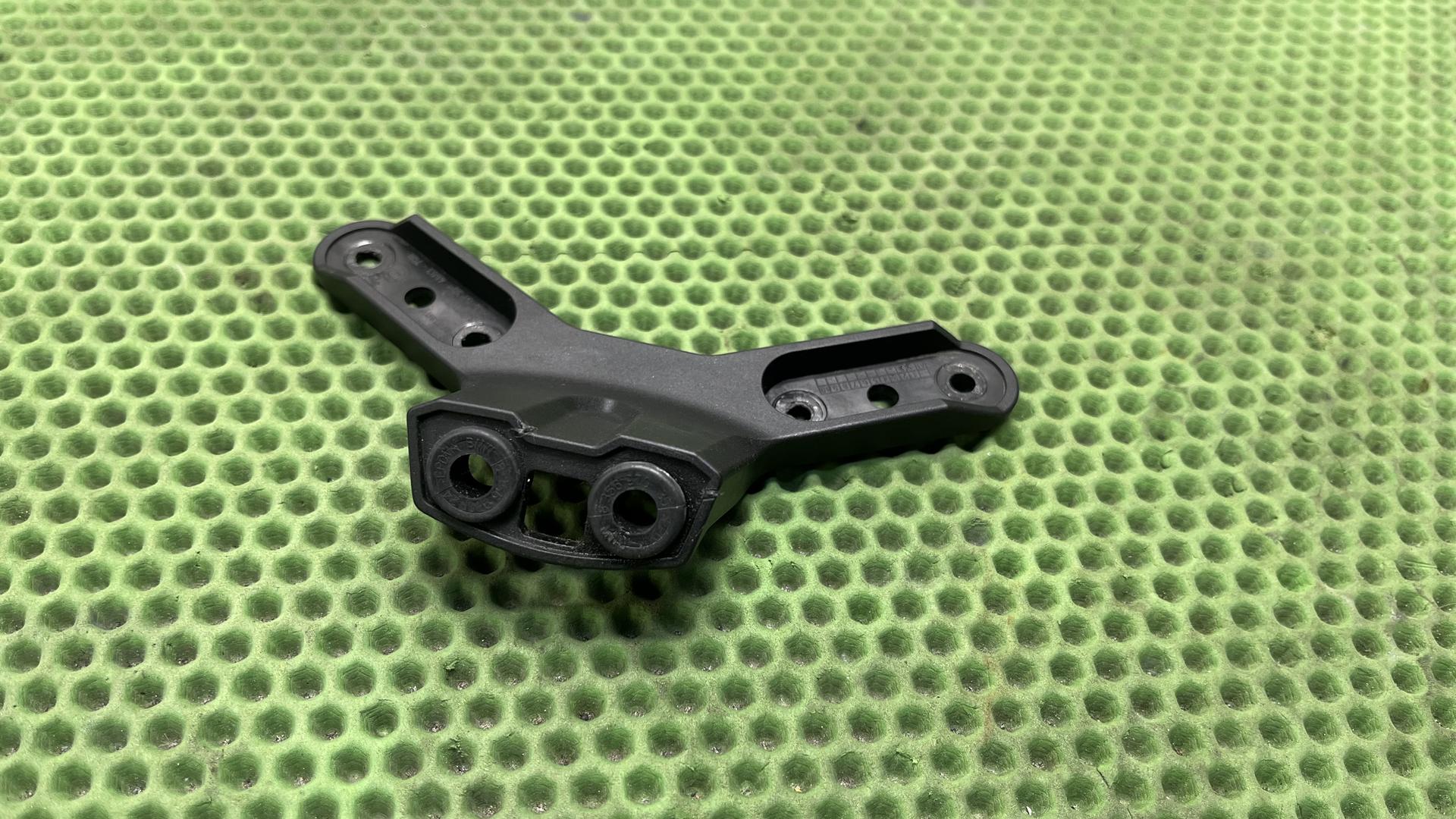 Кронштейн комбинации приборов 46638558380