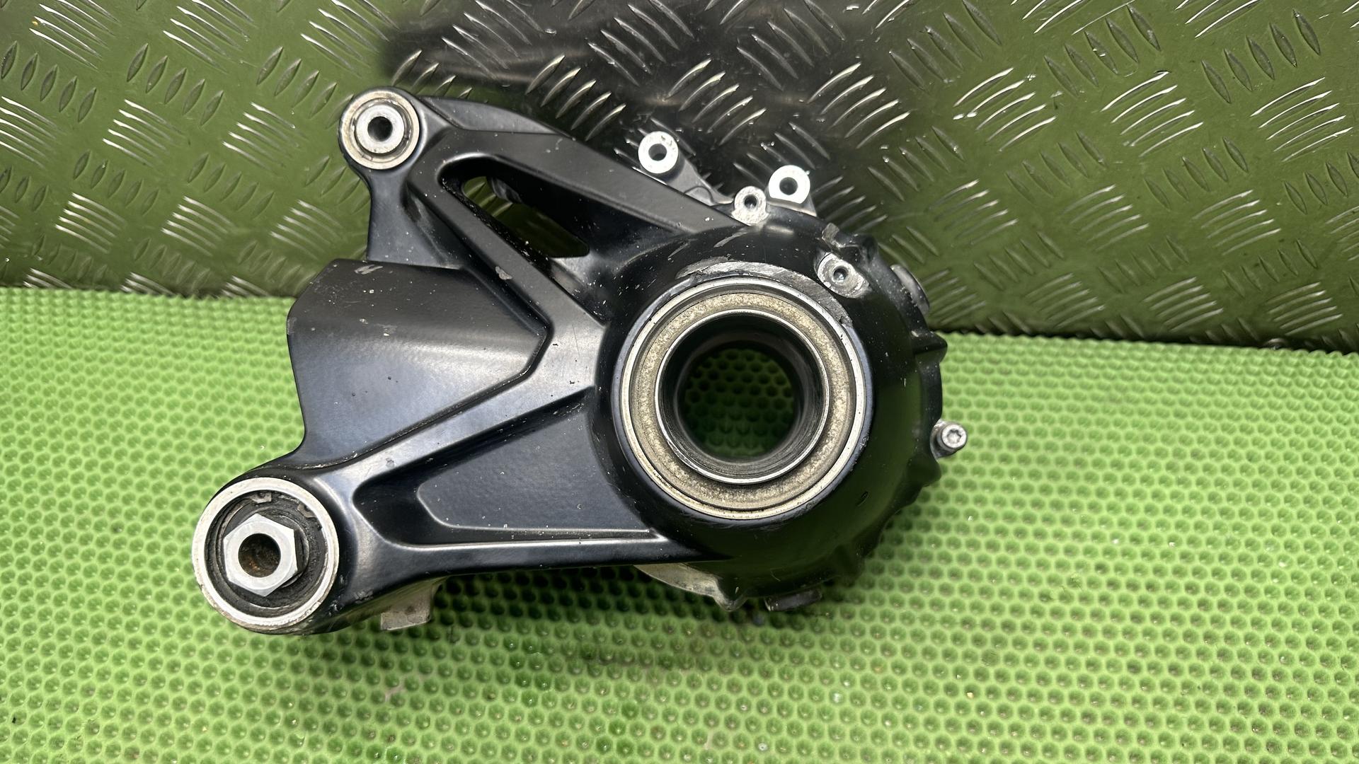 Угловой редуктор черный 33748394282