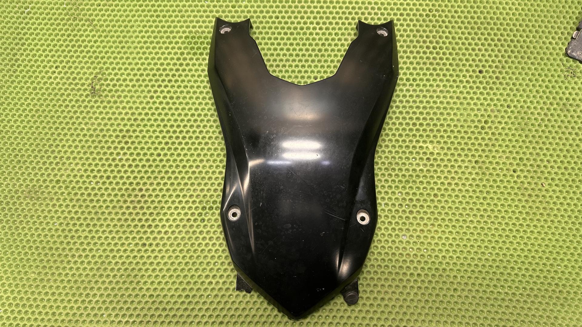 Накладка айрбокса средняя F700/800GS (с 2015 г.) 46638554365