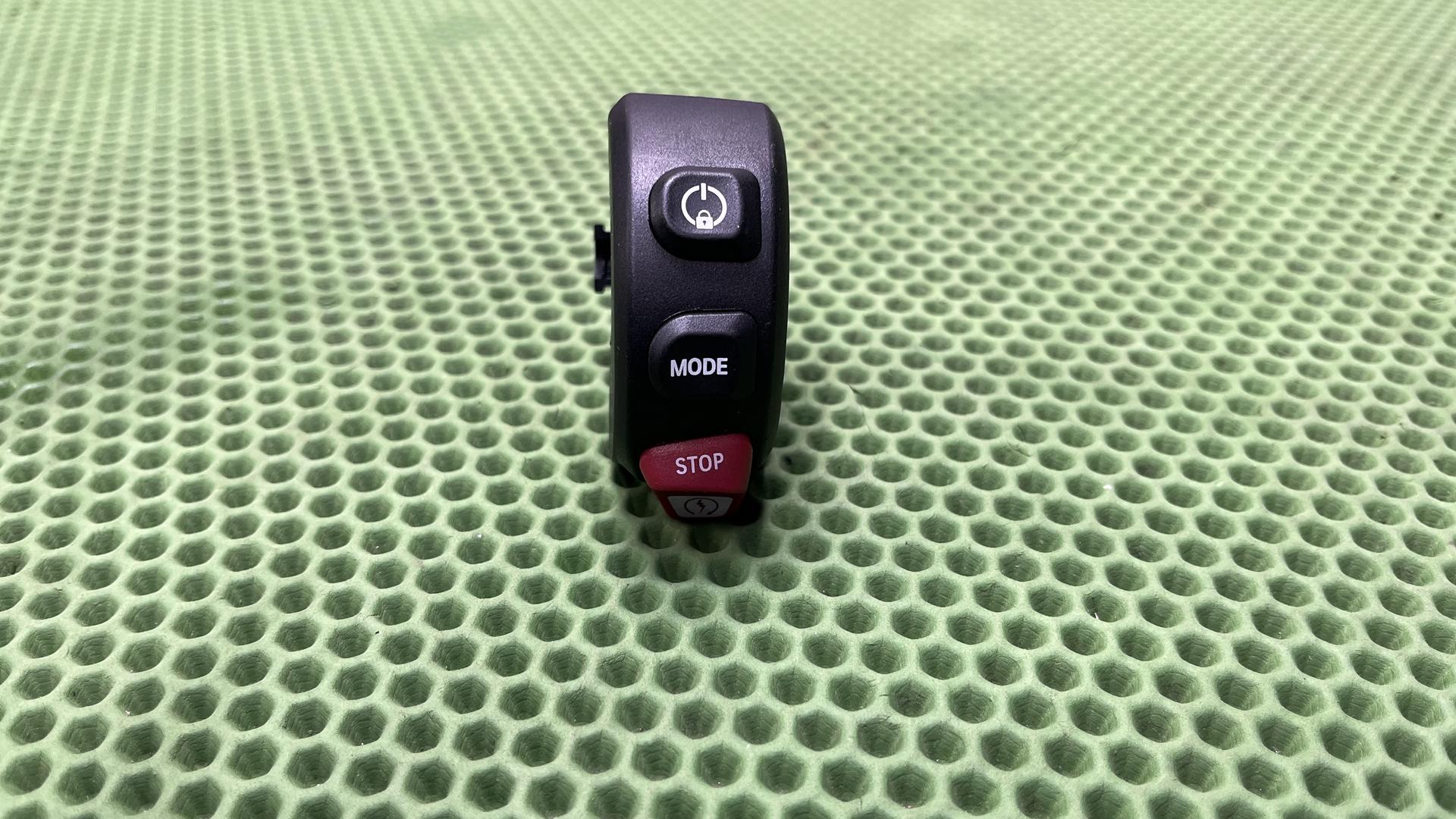 Пульт правый 61318522178