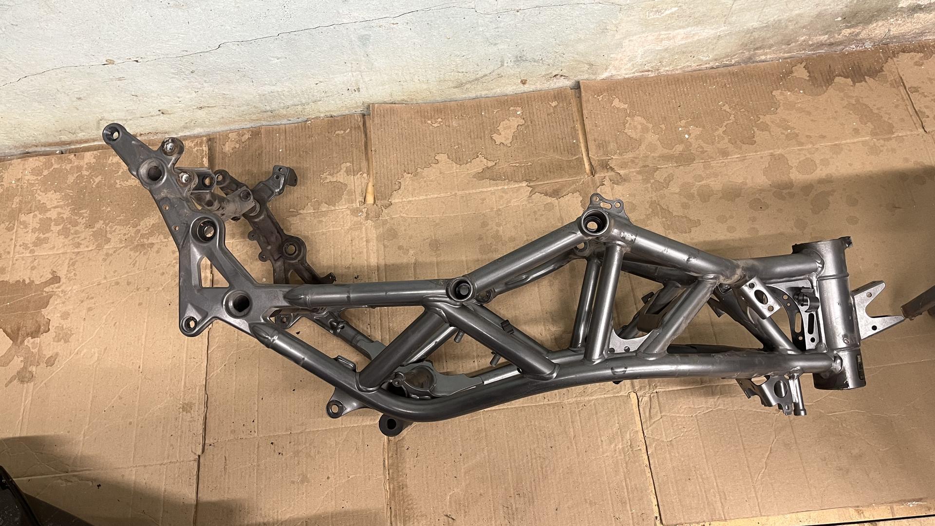 Передняя рама с VIN k70/72/75 46511600237