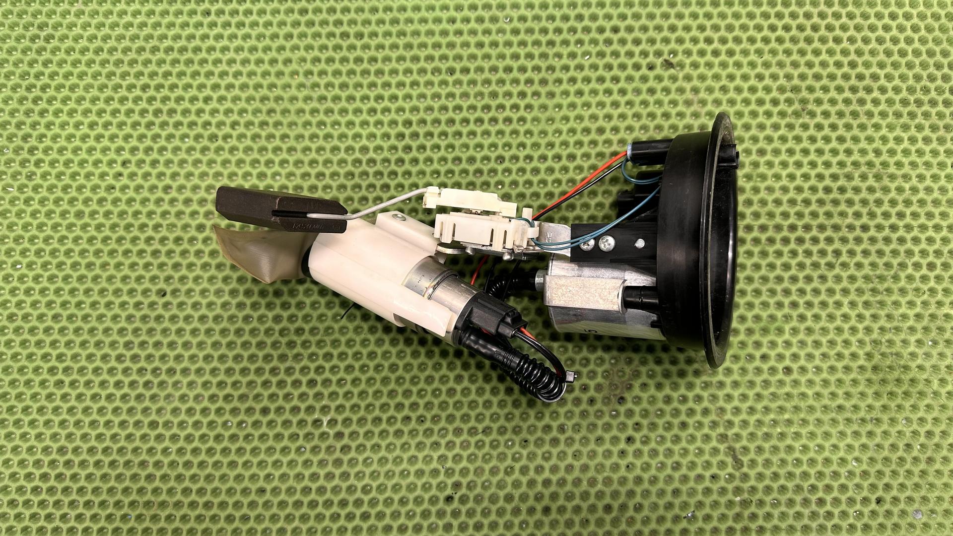 Топливный насос F700/800GS рест. (с 2017 г.) 16148555171