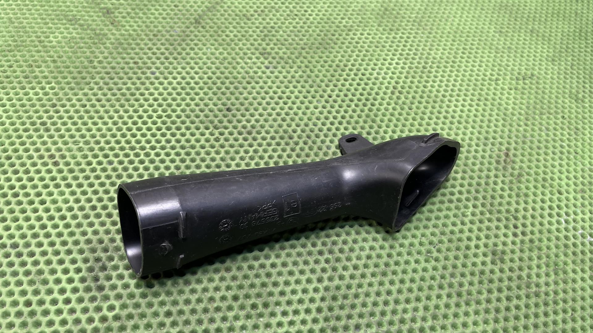 Всасывающий патрубок Л 13717726797