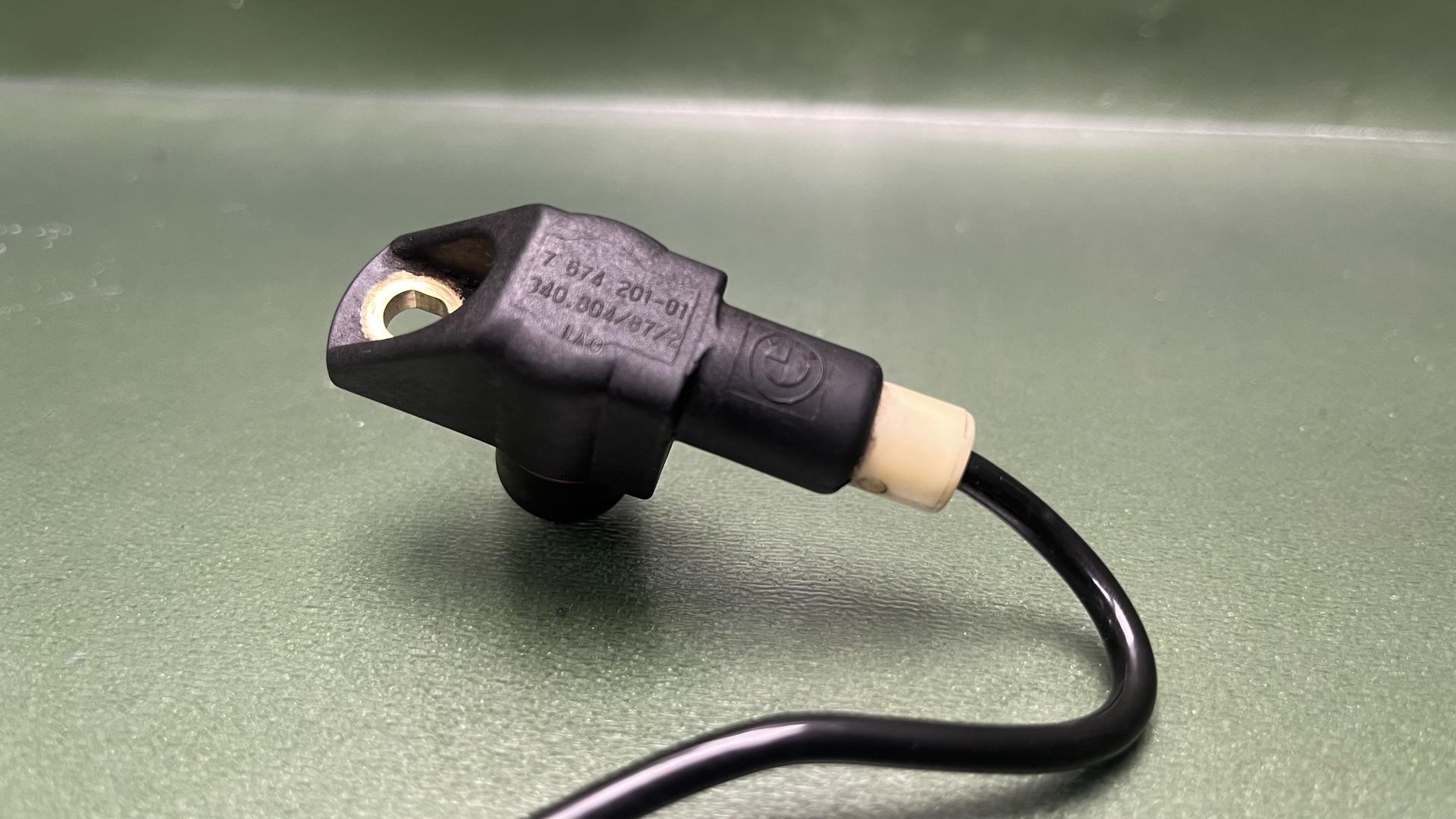 Датчик положения коленвала 12727674201