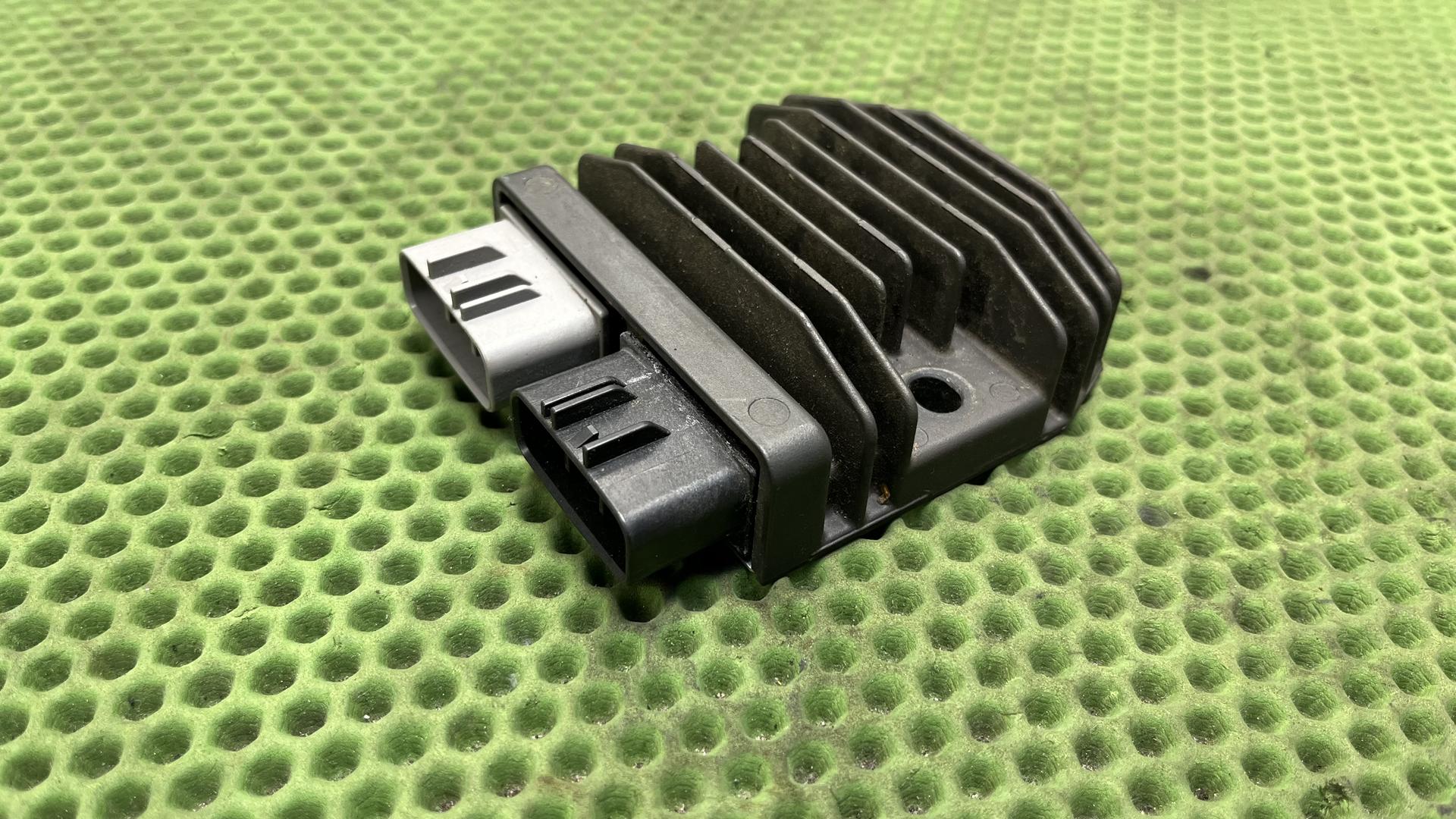 Регулятор напряжения 12319467618