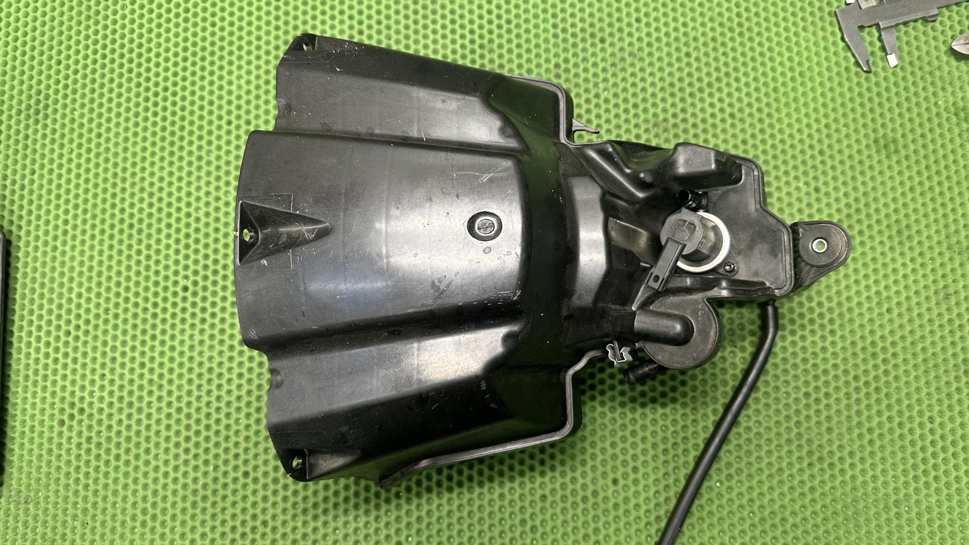 Глушитель шума всасывания воздуха 13717712315