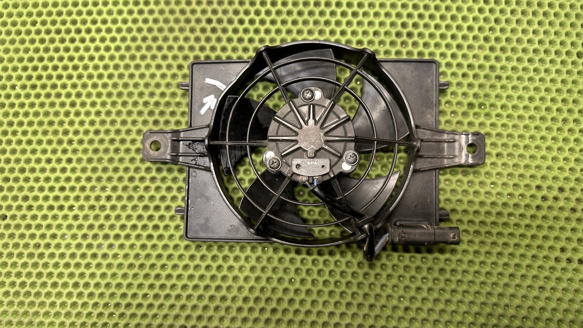 Кожух вентилятора с вентилятором 17428523118