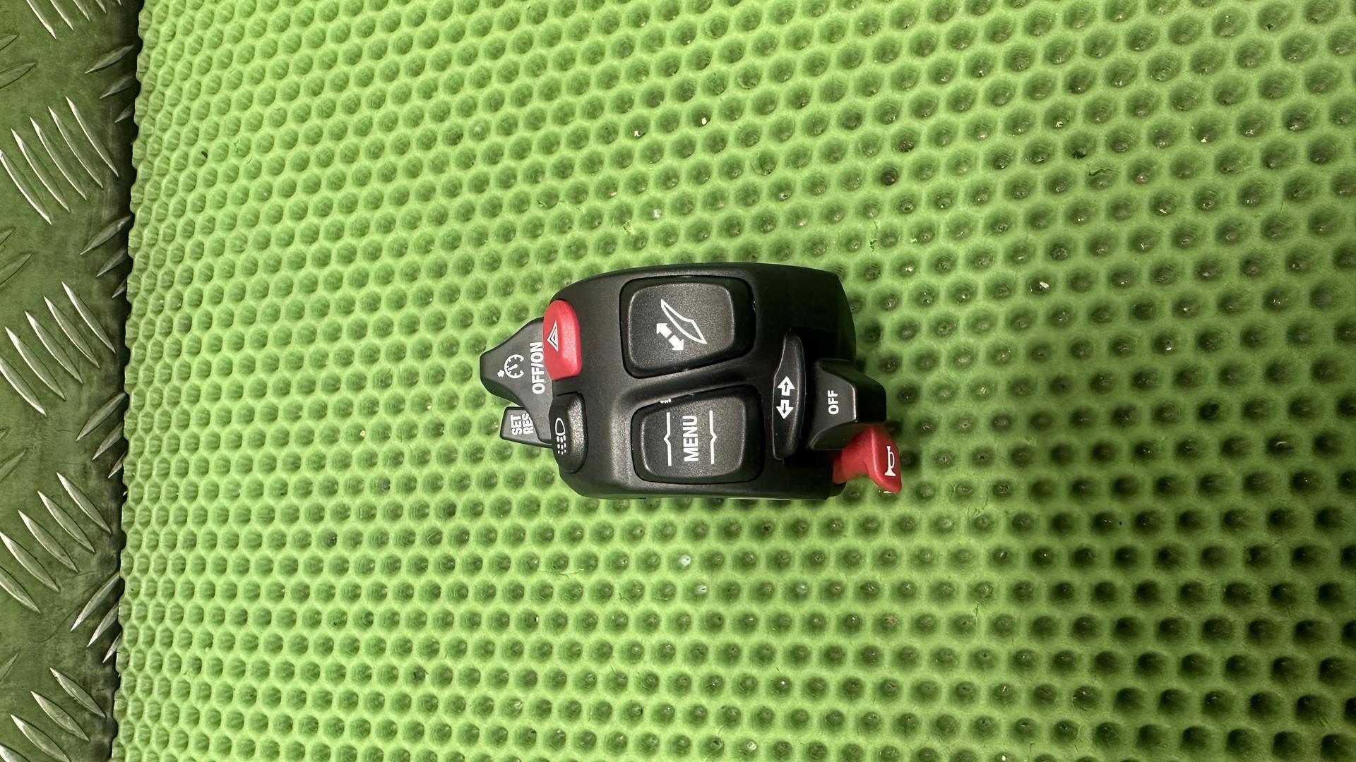 Левый пульт K1600 21+ 61318535337