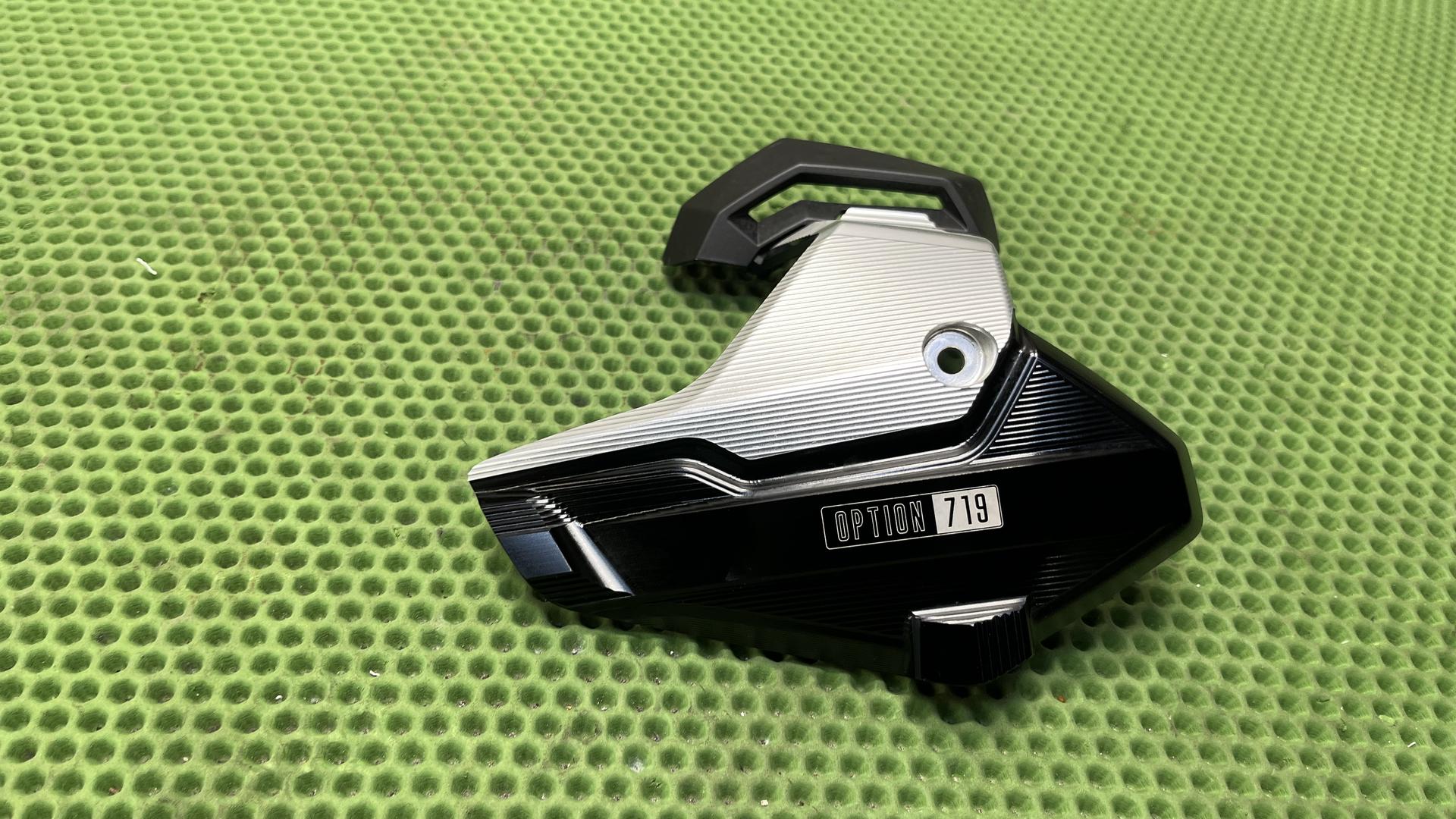 Кожух катушек зажигания фрезеров. слева 11128405503