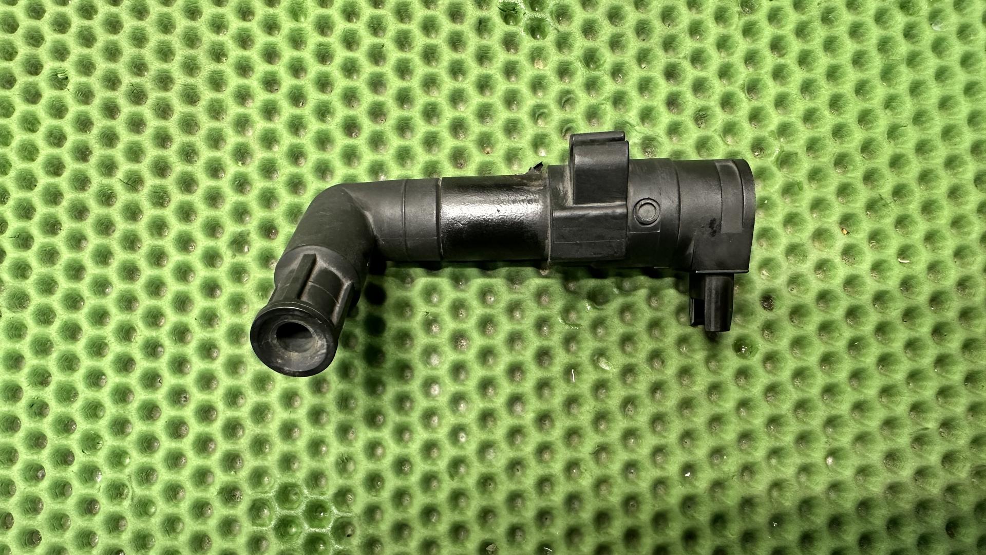 Угловая катушка зажигания П 12137715858