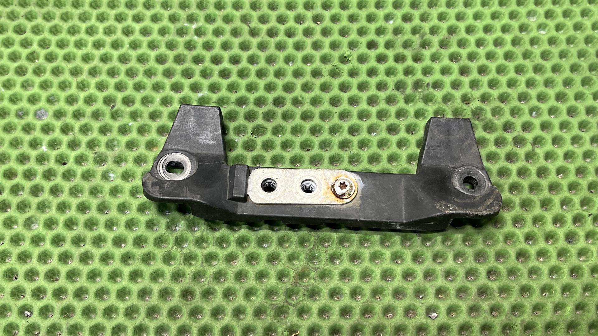 Опорный кронштейн 46638561879