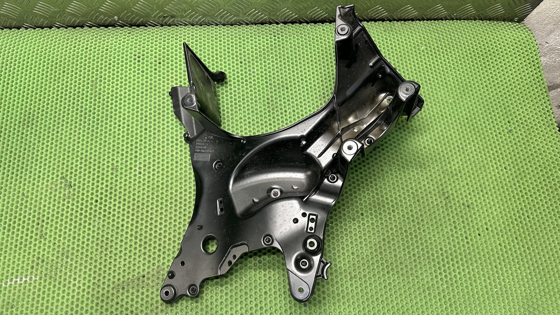 Передний кронштейн П 46637709518