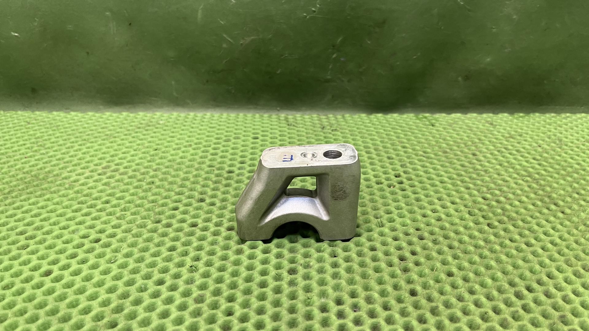 Зажим руля нижний D=28,5 R1200GS/GSA K25 31427704585