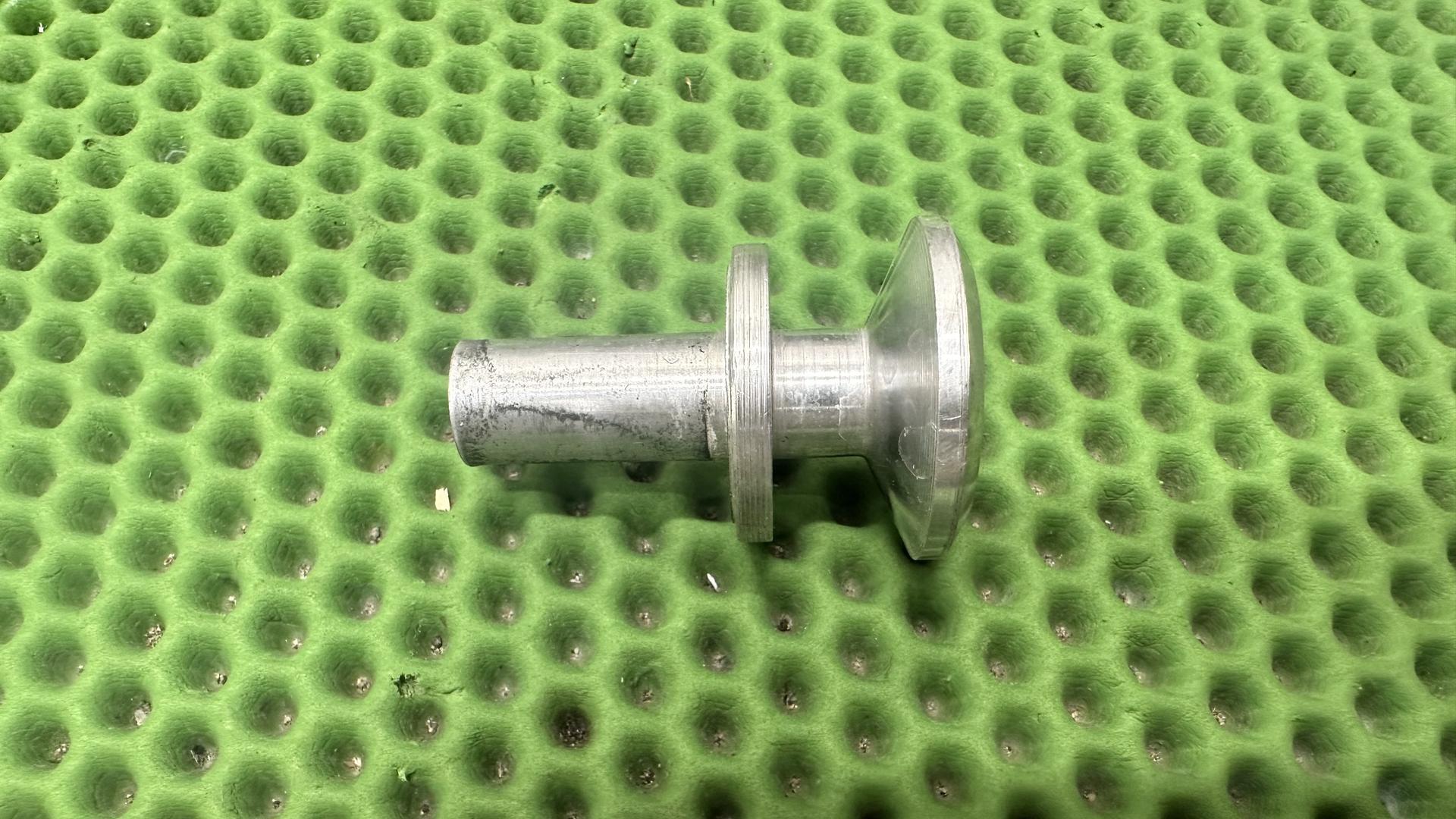 Штифт фиксатор топливного бака K1200/1300 R/S 16117675412