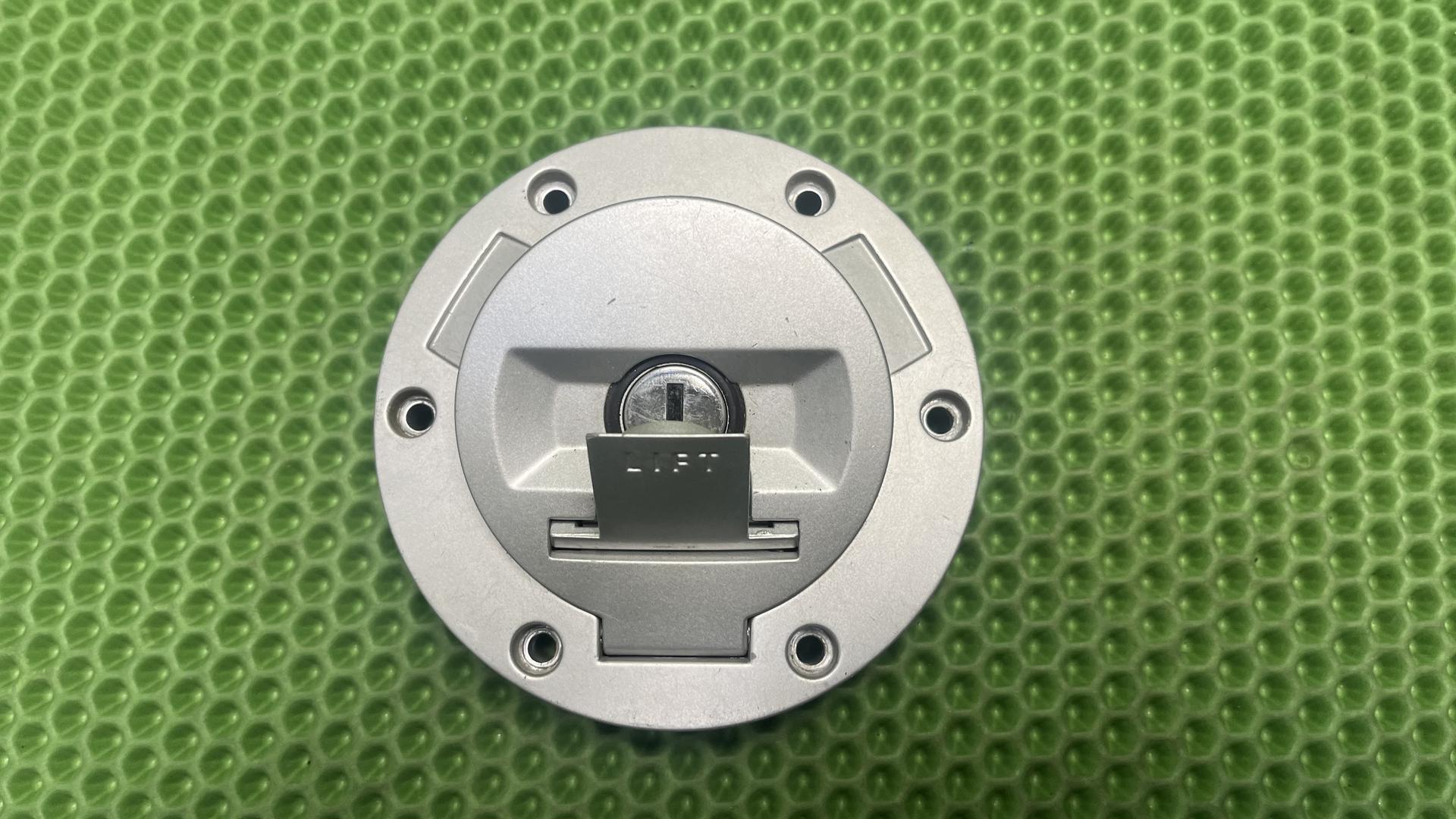 запорный механизм топливного бака 16117706777