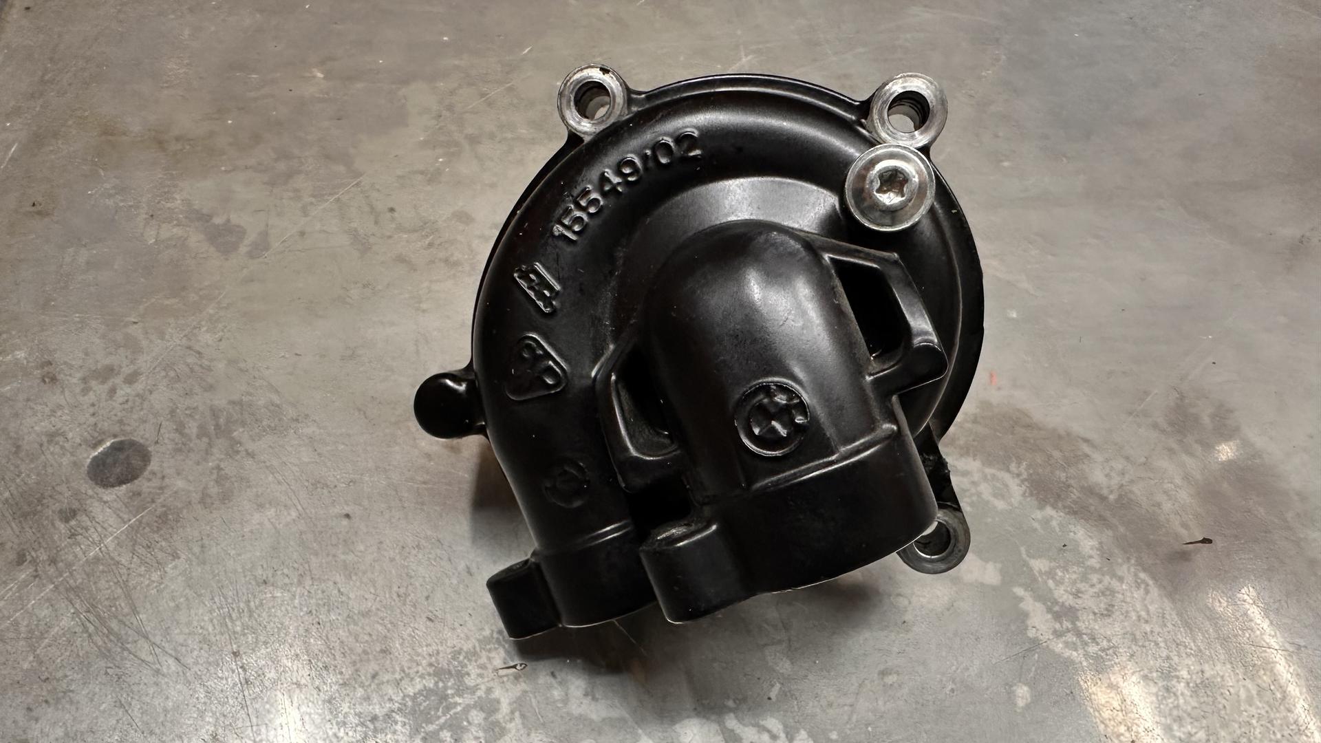 Помпа в сборе K1600GT/GTL дорест. (01.2017) 11518544999