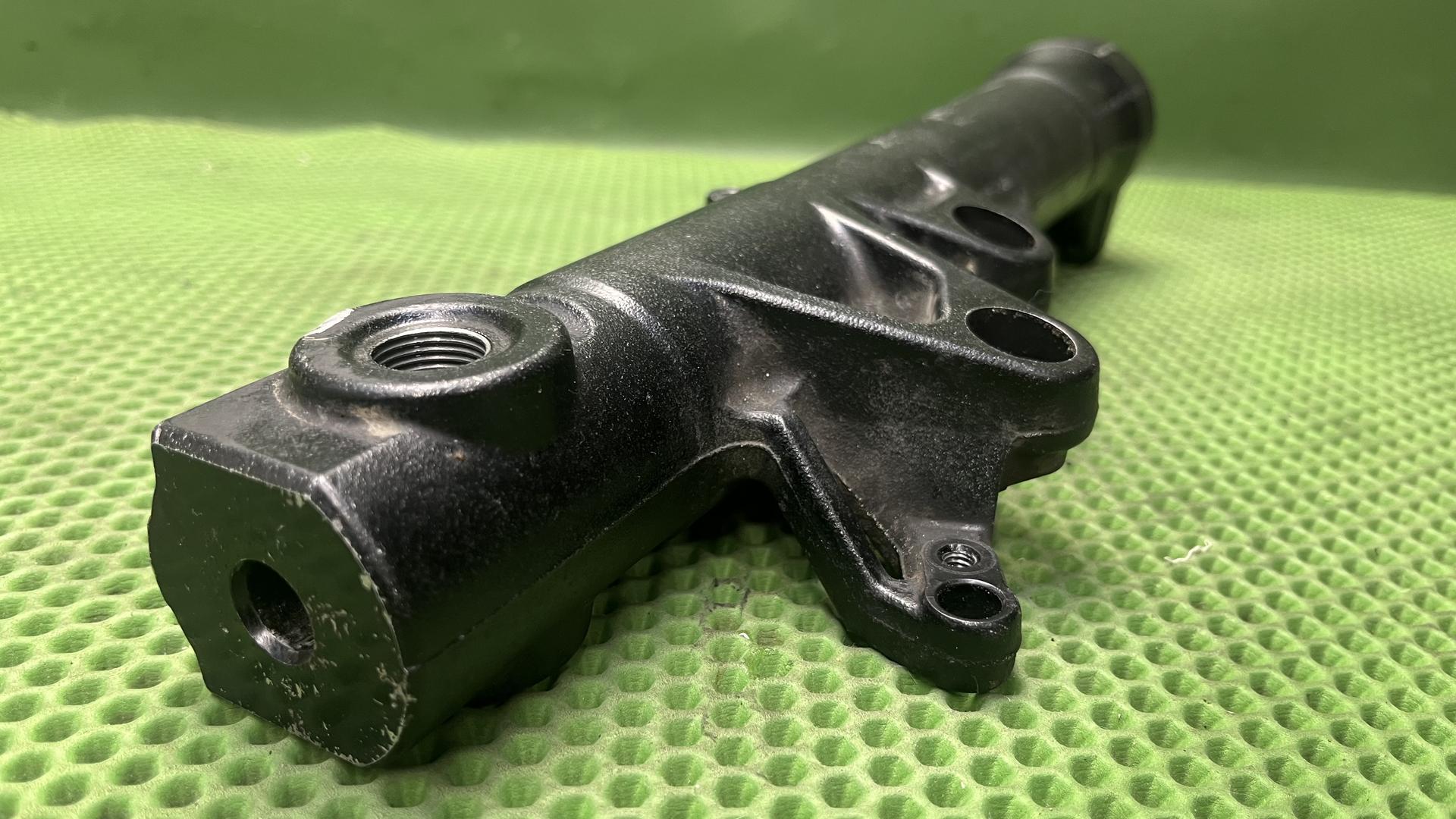 Направляющая труба вилки П  F 800 S / ST / GT 31427719490