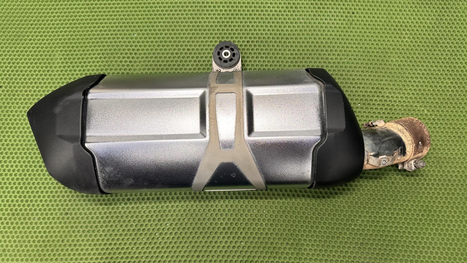 Задняя часть глушителя хромированная 18518525089