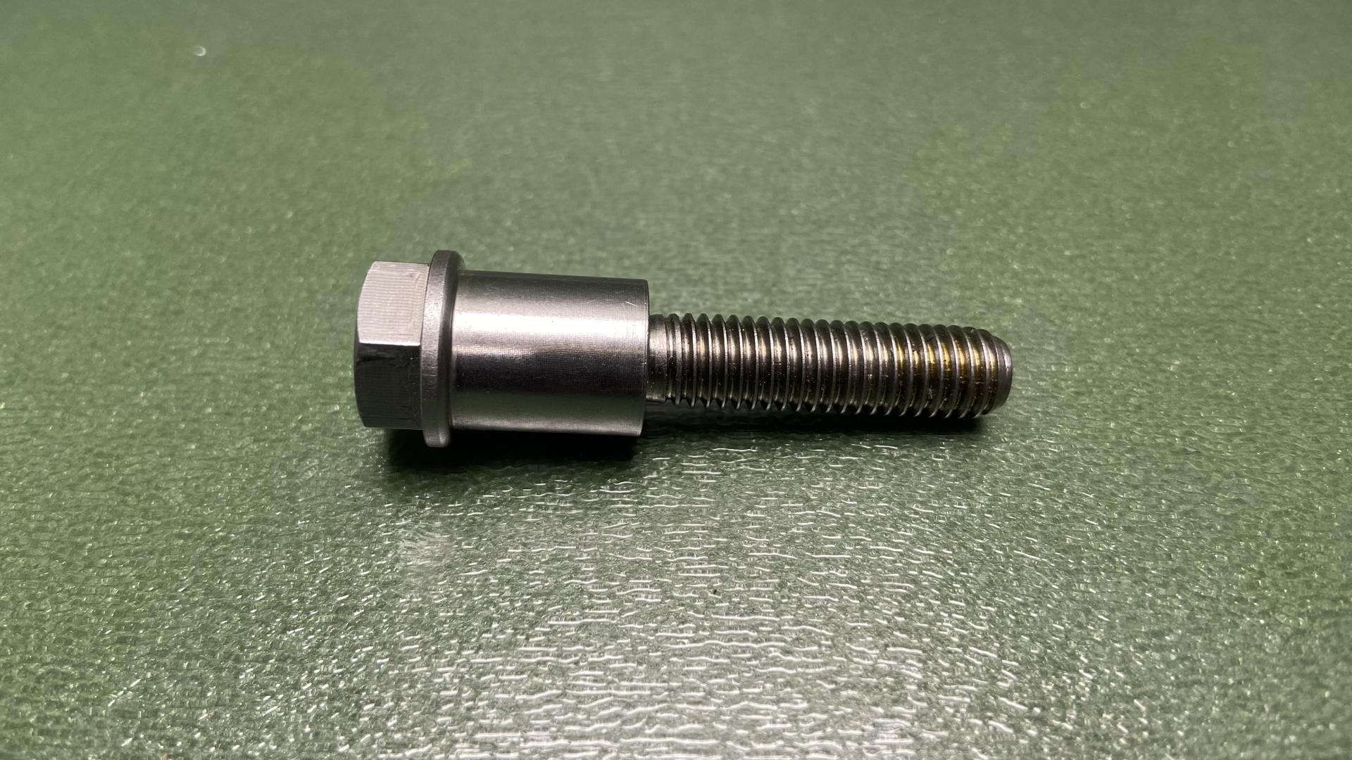 Винт крепления кредла навигатора  M8X30  H=22mm 77527724321