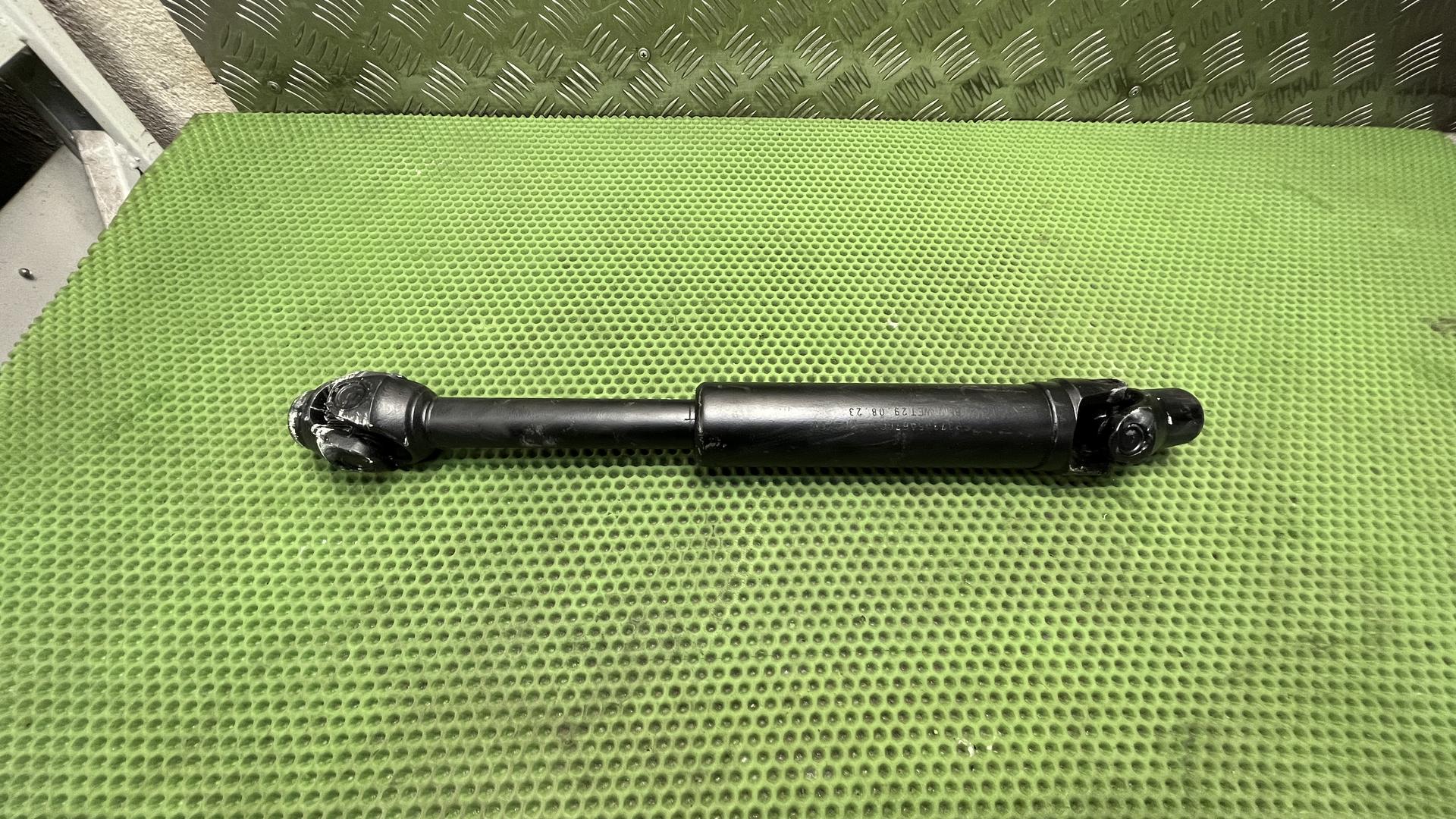 Карданный вал 33738531102