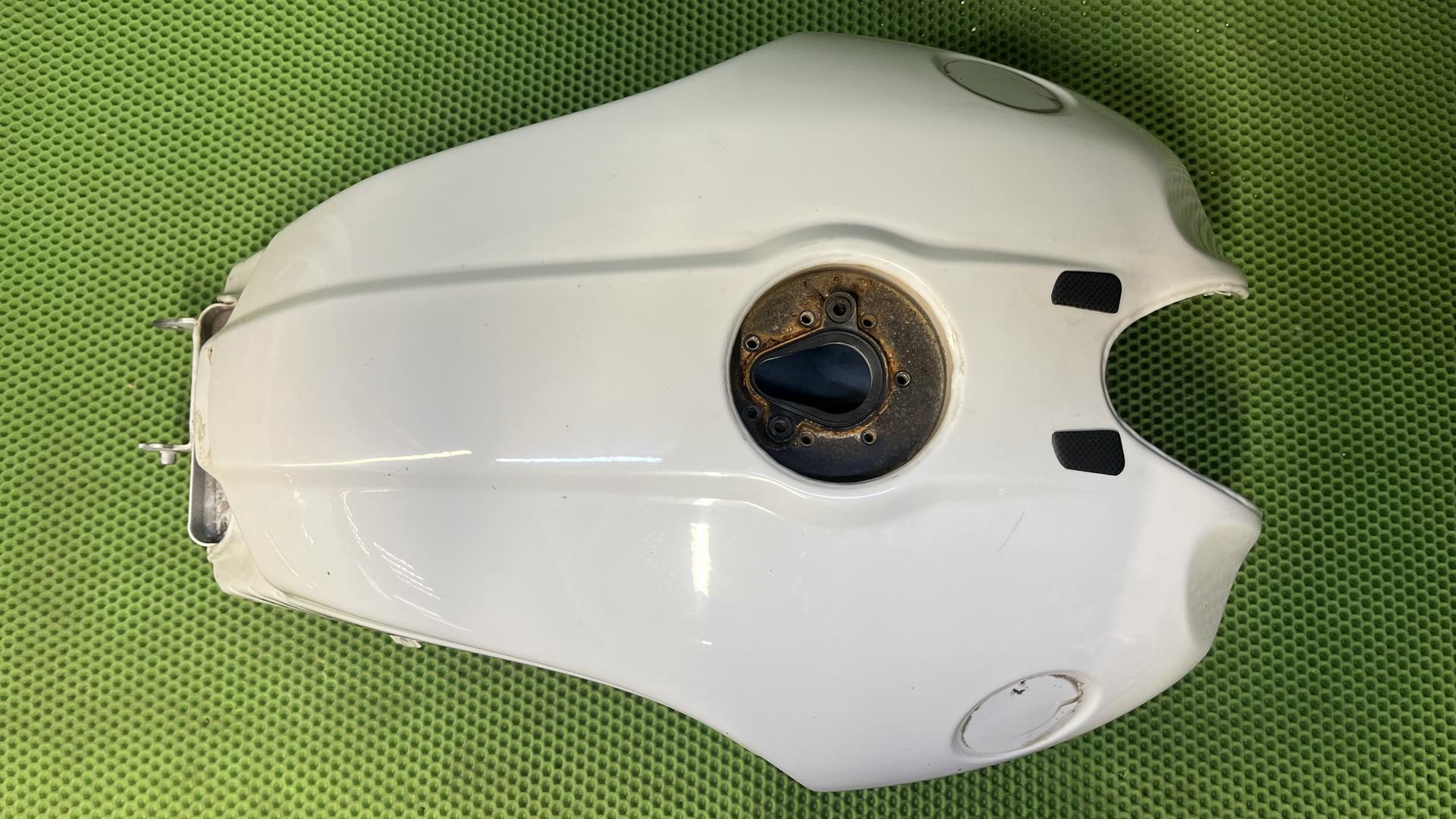 Топливный бак LIGHT-WHITE R nineT Racer 16118382849