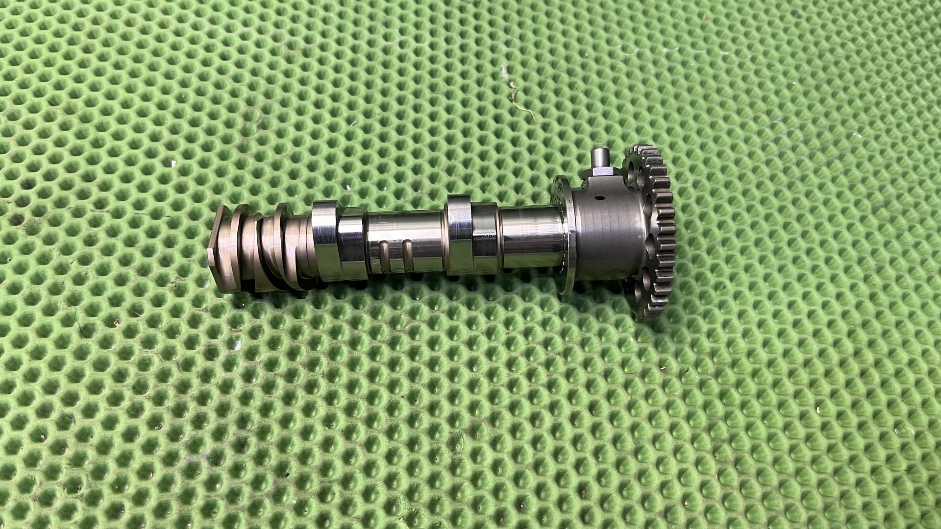 Распредвал впускных клапанов правый (W264) R1300xx KA1-5 11315a970e8