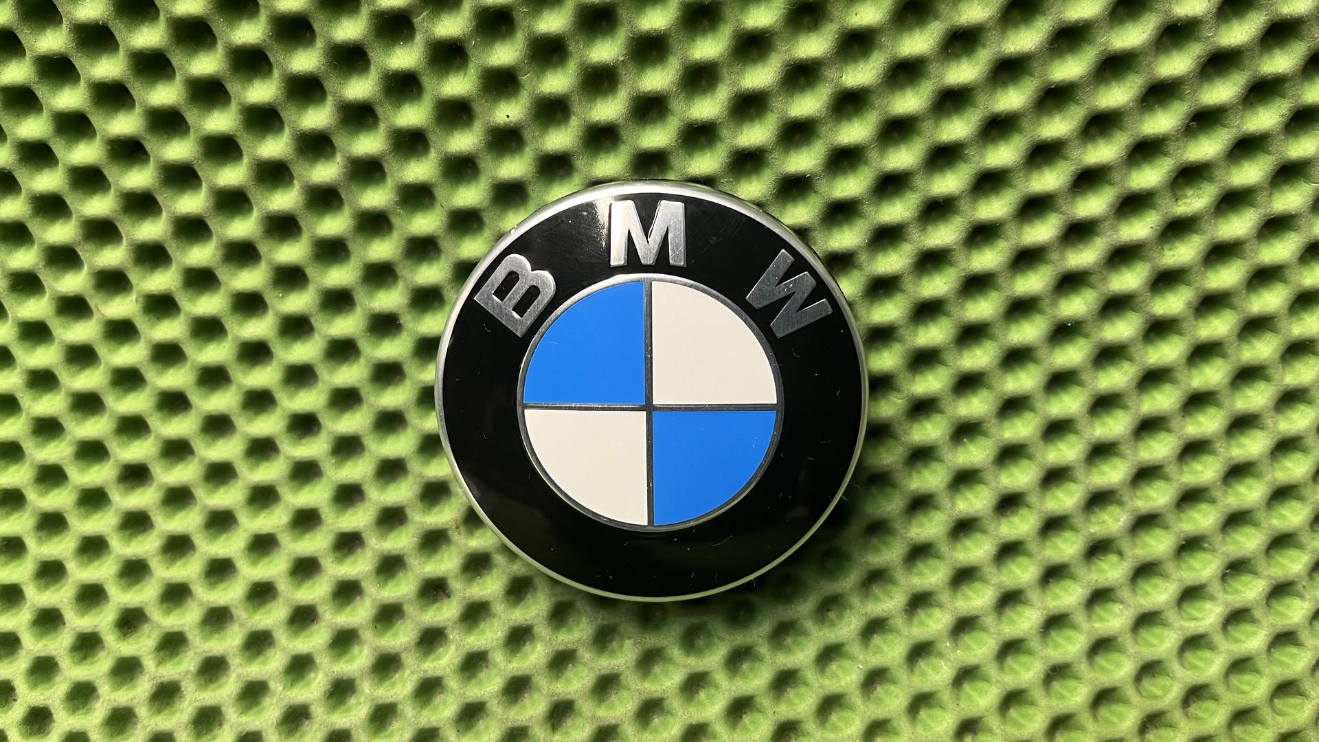 Эмблема BMW 46638546386