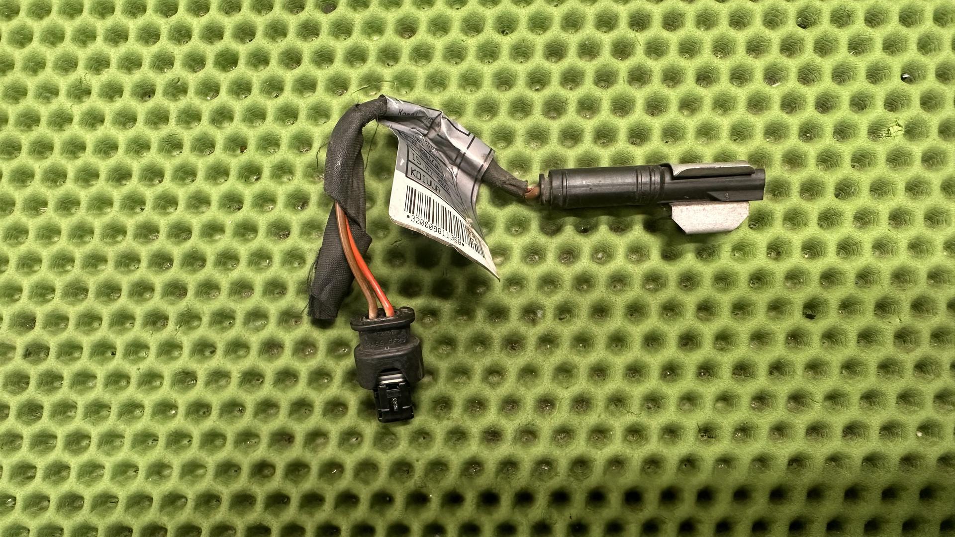 Соединительный кабель раъема прикуривателя 61127701298