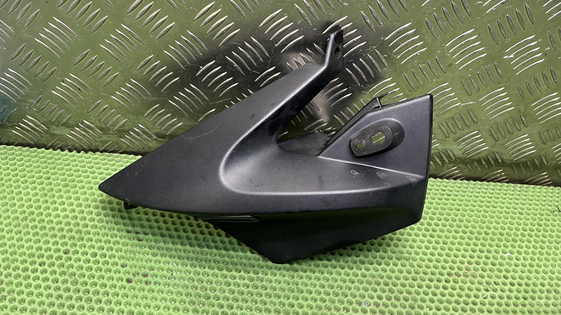 Облицовка задка правая R1200ST K28 46637673756