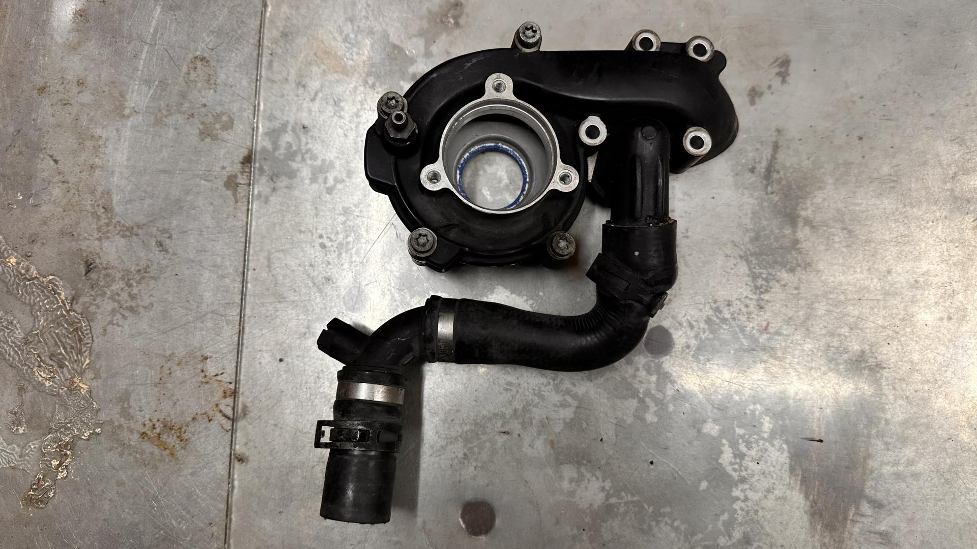 Корпус помпы K1200/1300 R/S/GT K40/43/44 11517678793