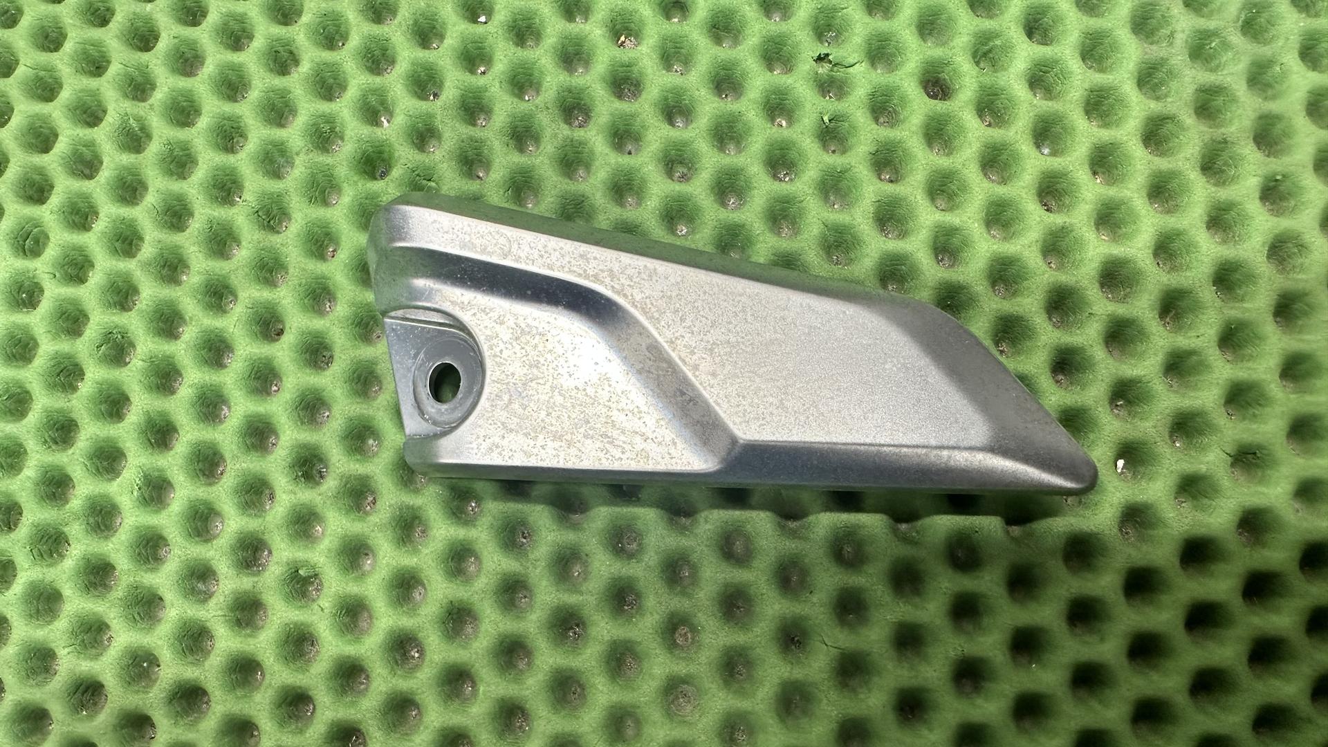 Накладка динамика левая K1600GT/GTL/B рест. (с 2022 г.) 46637923473