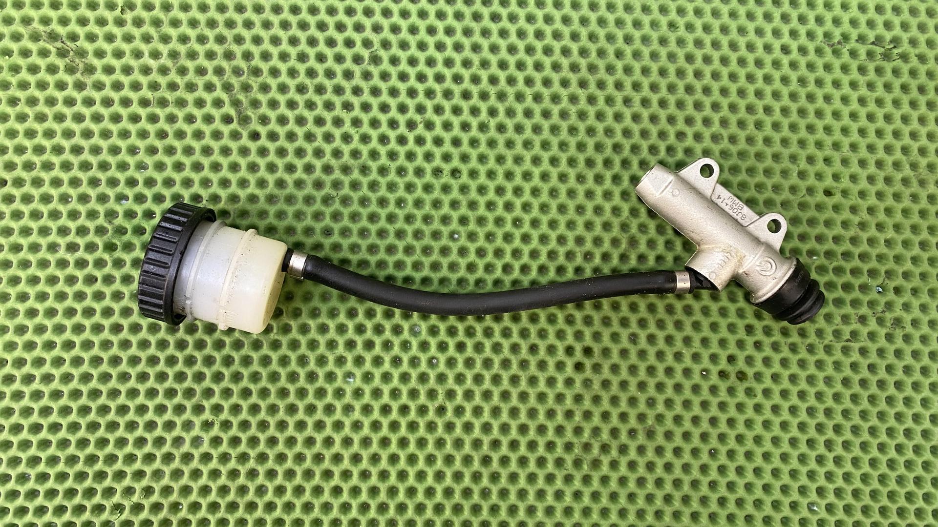 Главный тормозной цилиндр Зд 34317700429