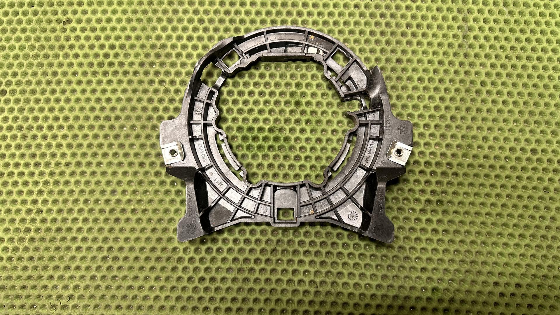 Держатель облицовки бака F900XR K84 16118403992