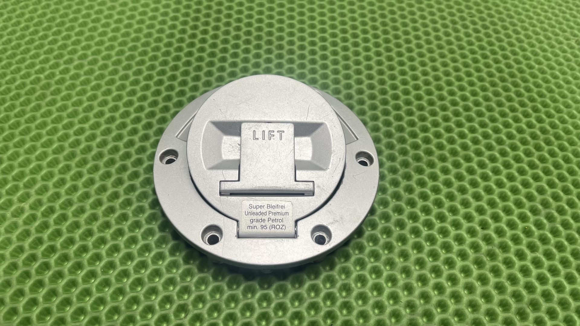 запорный механизм топливного бака 16117706777